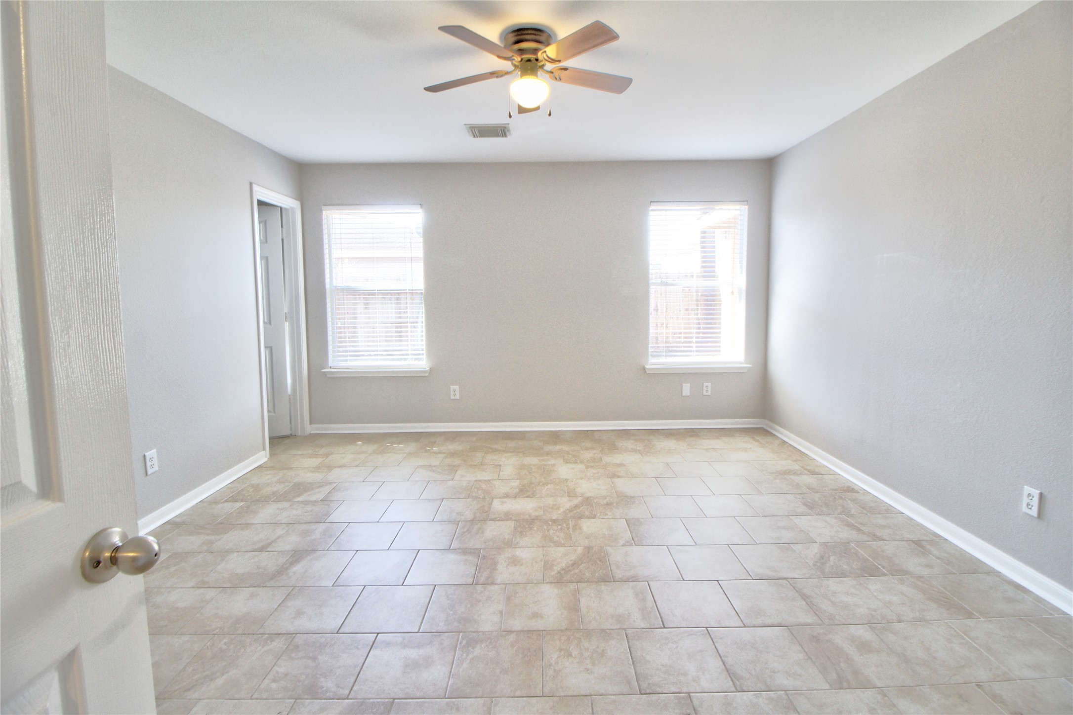 29407 Legends Green Drive Property Photo 6