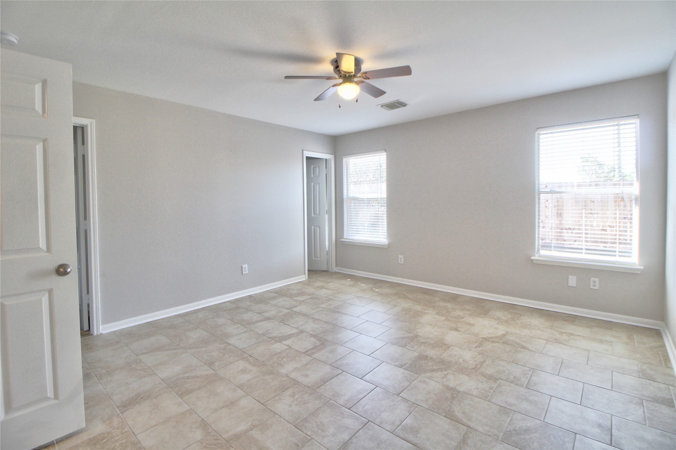 29407 Legends Green Drive Property Photo 7