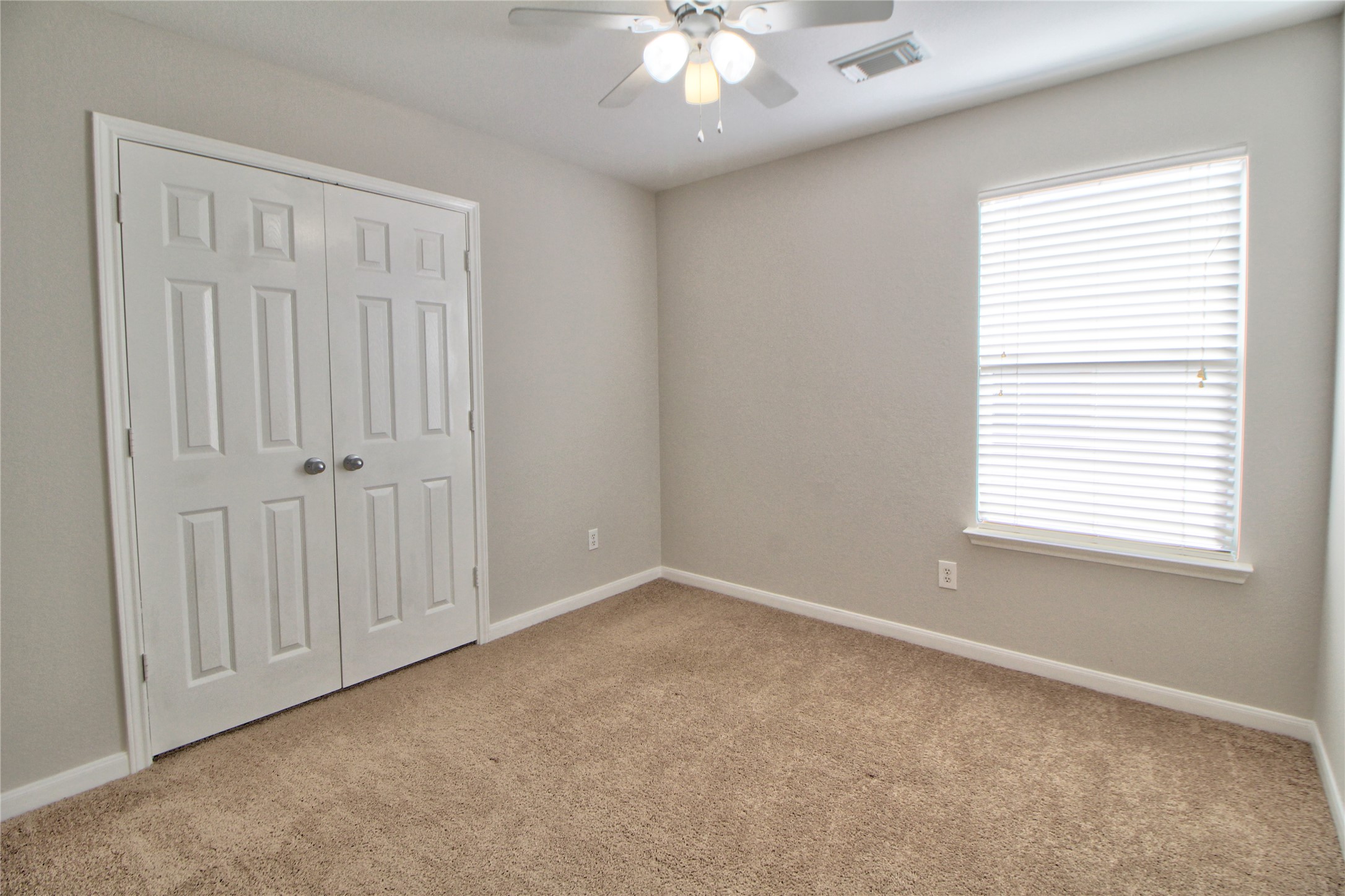29407 Legends Green Drive Property Photo 9