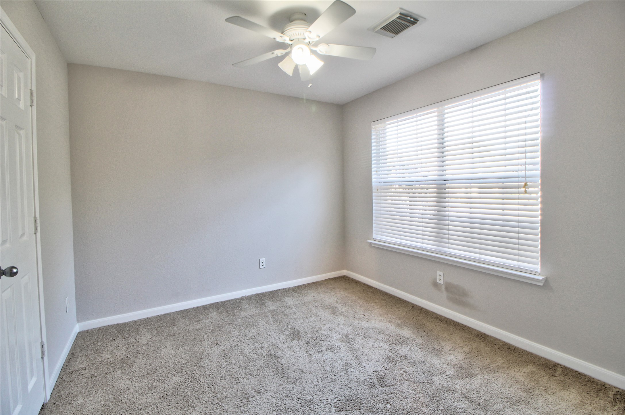 29407 Legends Green Drive Property Photo 10
