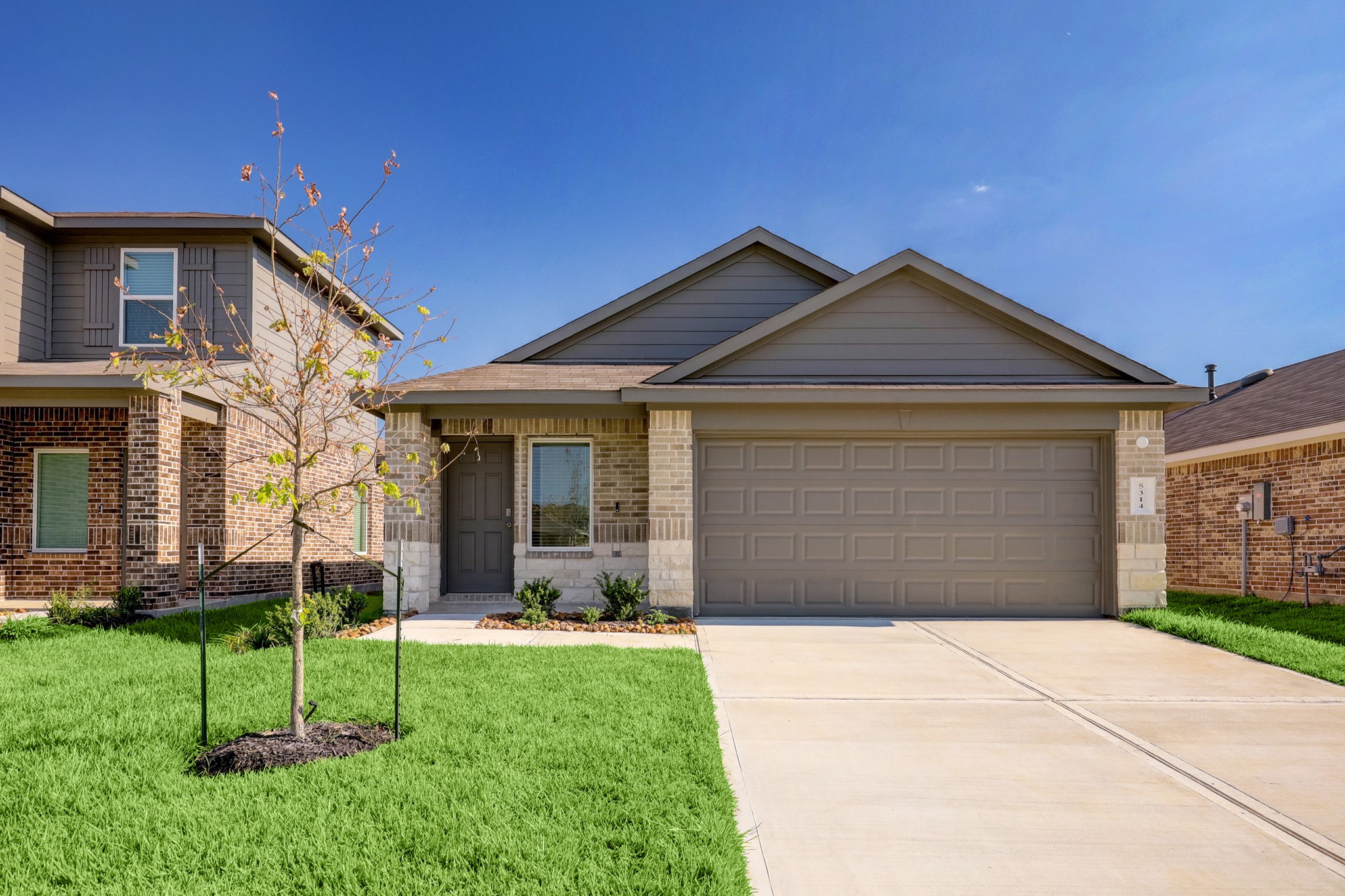 5314 Castlebury Meadows Drive Property Photo 1