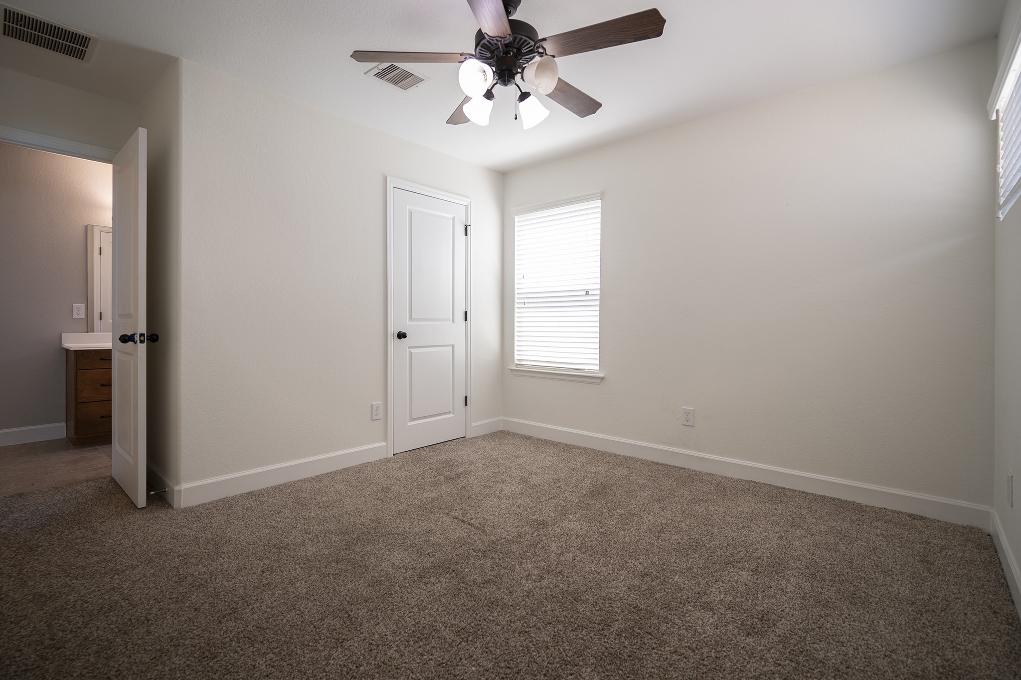 4210 Darter Street Property Photo 13