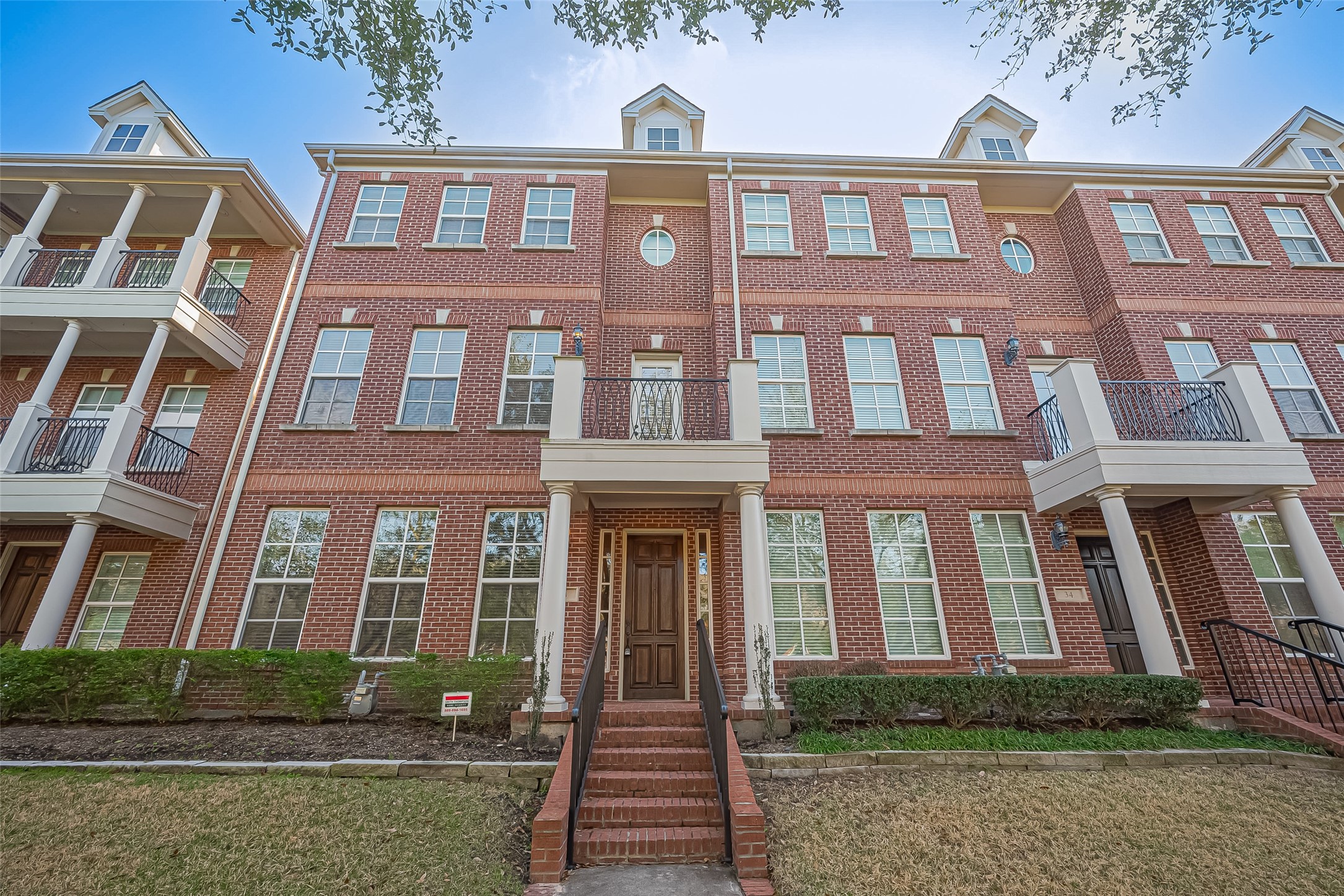 38 Islewood Boulevard Property Photo 2