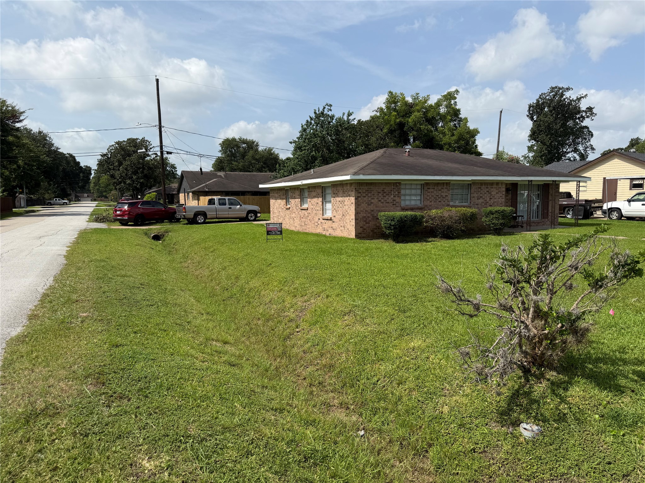 3203 Cliffdale Street Property Photo 2