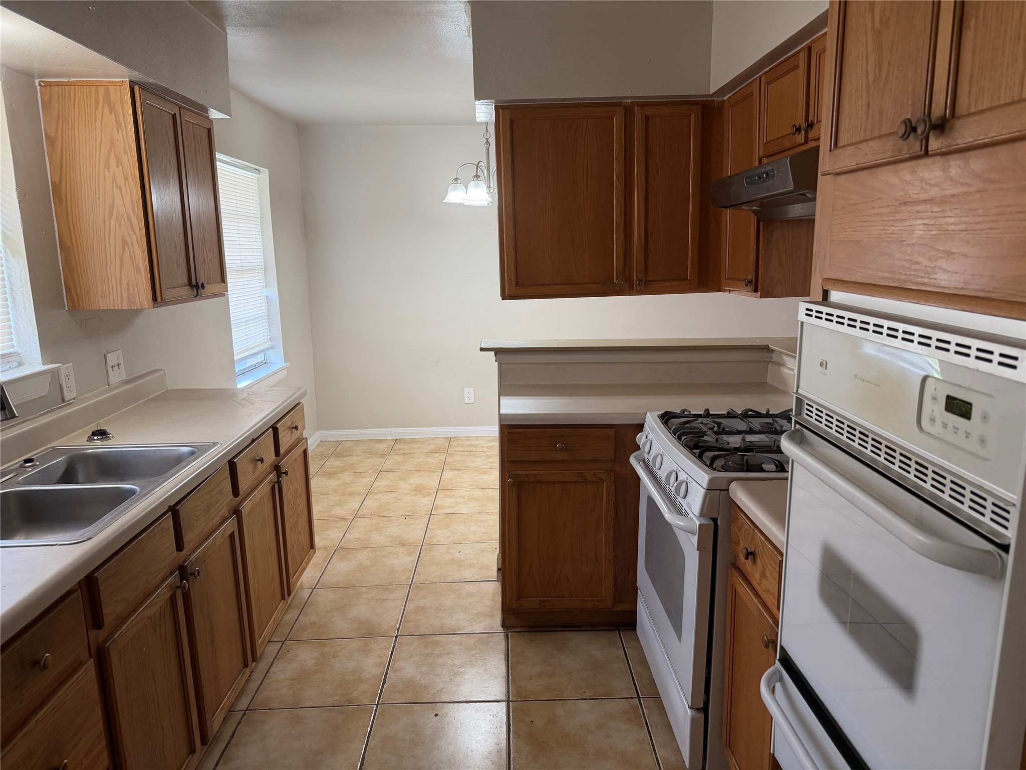 3203 Cliffdale Street Property Photo 7
