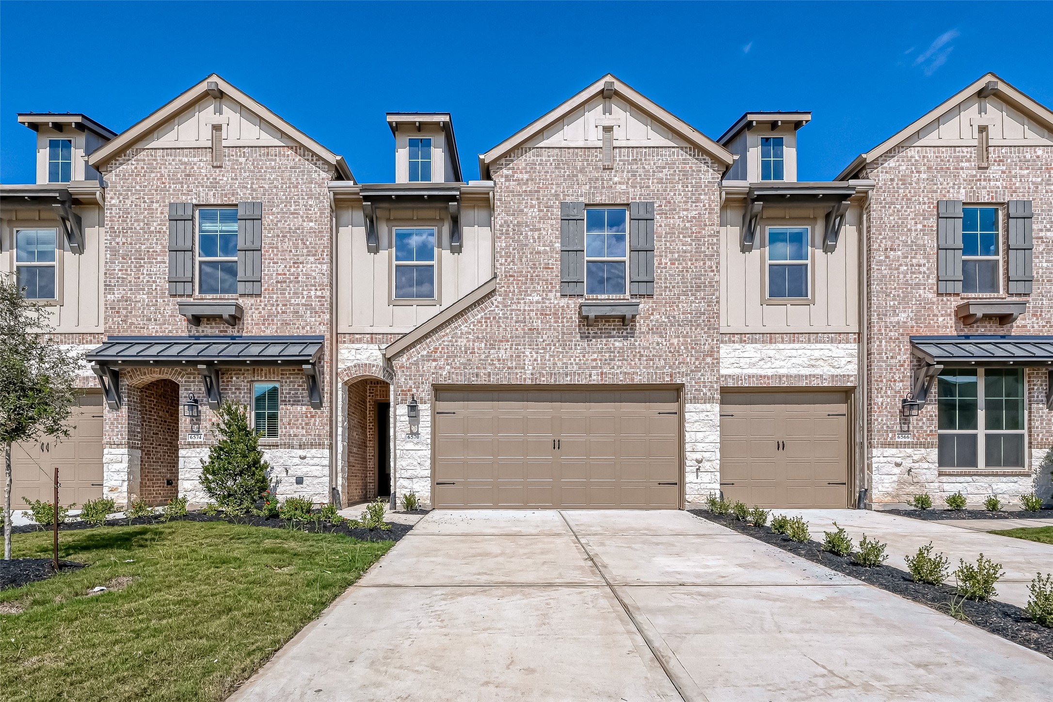 6570 Scarlet Pond Lane Property Photo