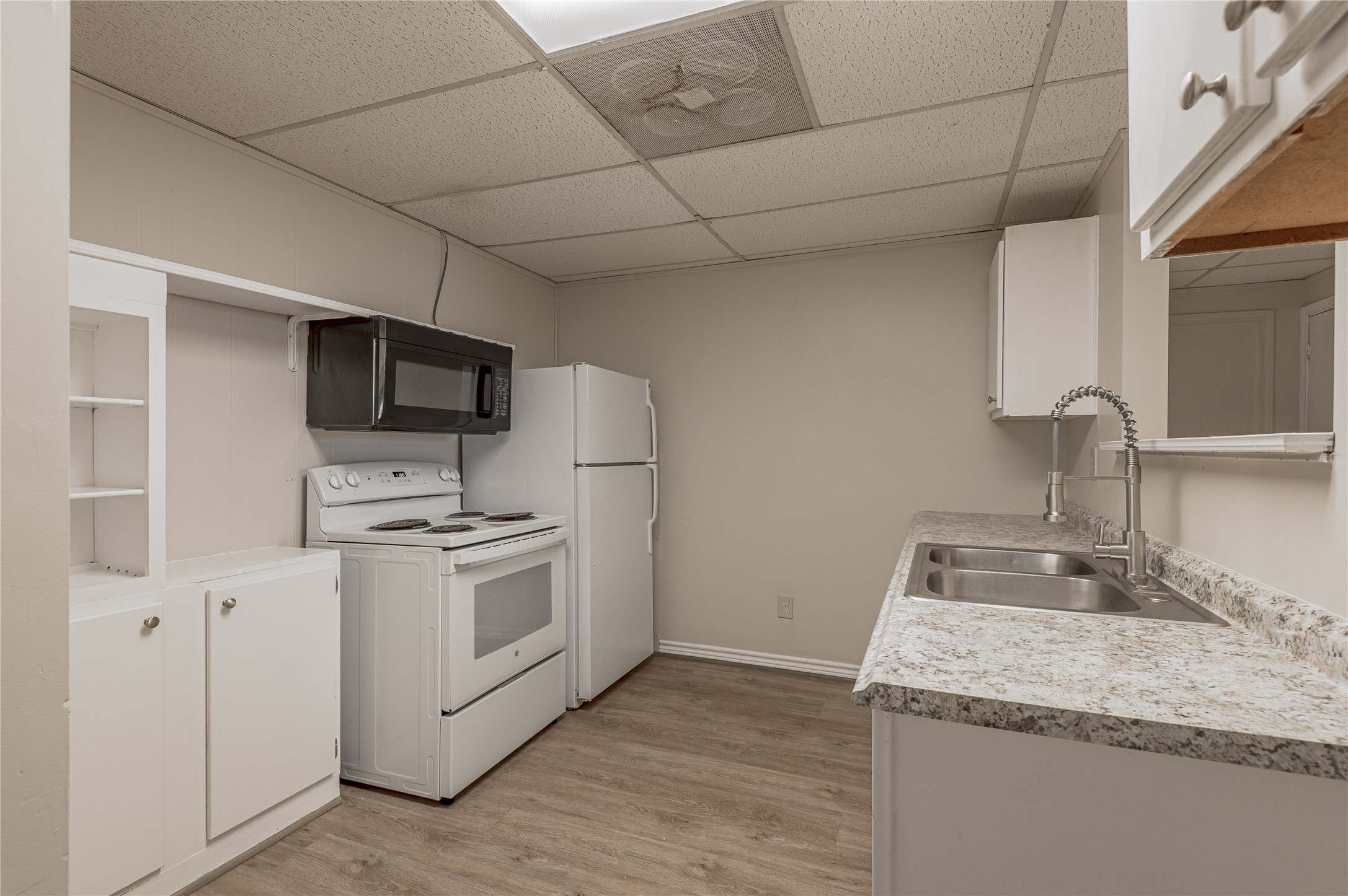 626 University Avenue G Property Photo 5