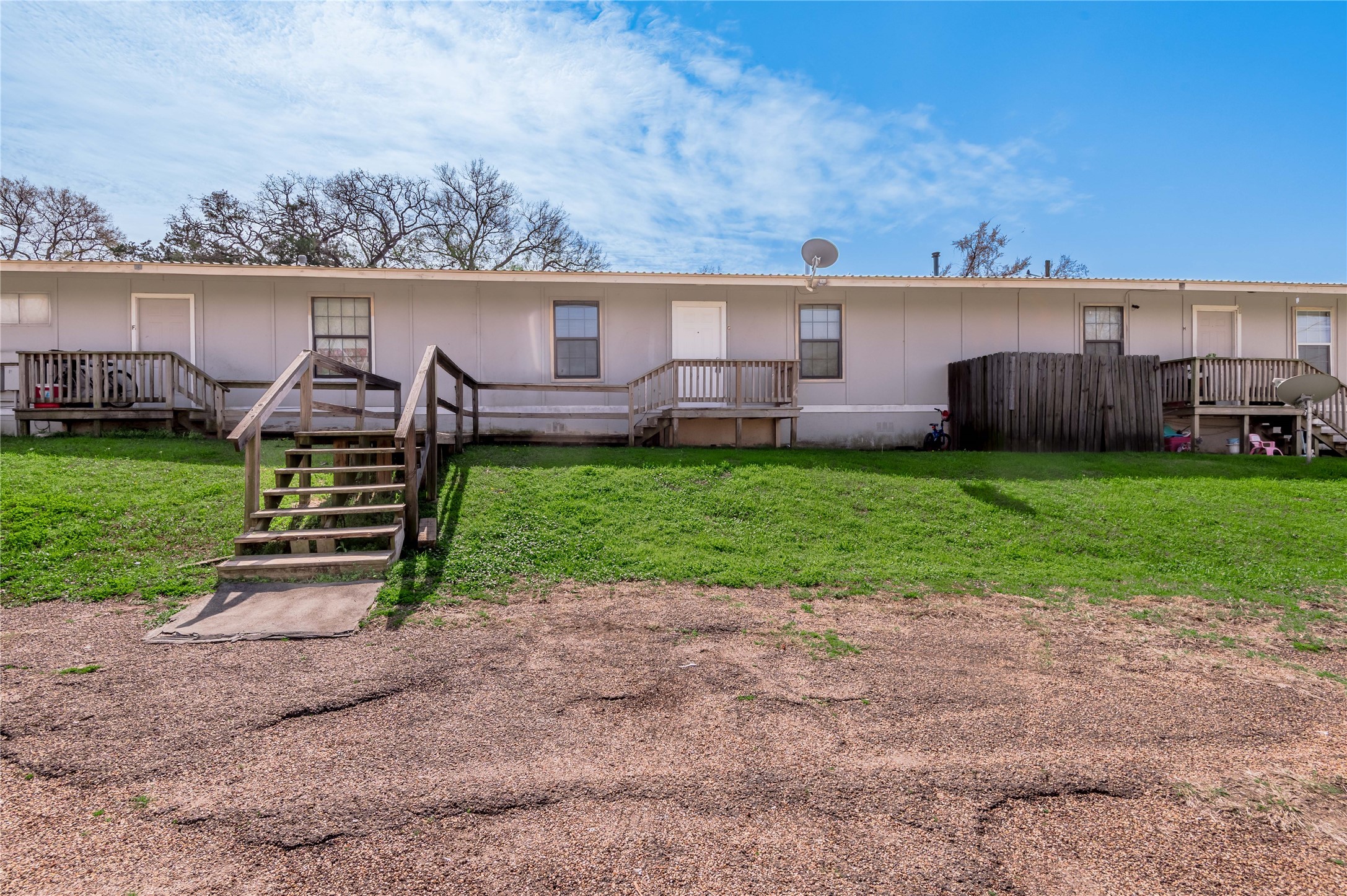 626 University Avenue G Property Photo 18
