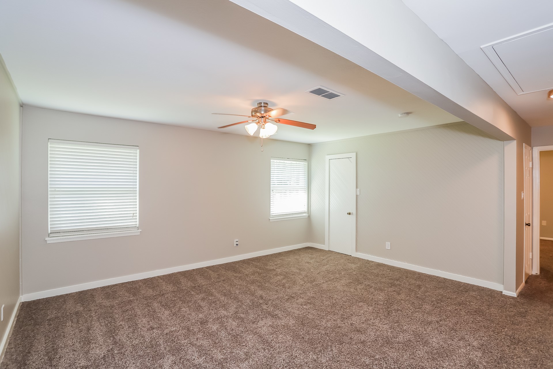 7902 Beaufort Drive Property Photo 6