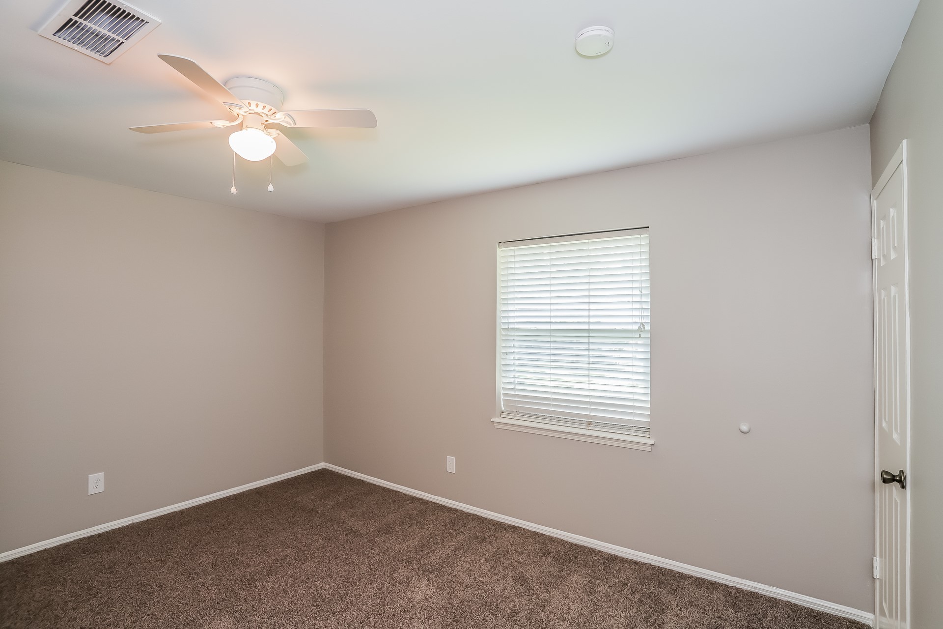 7902 Beaufort Drive Property Photo 9