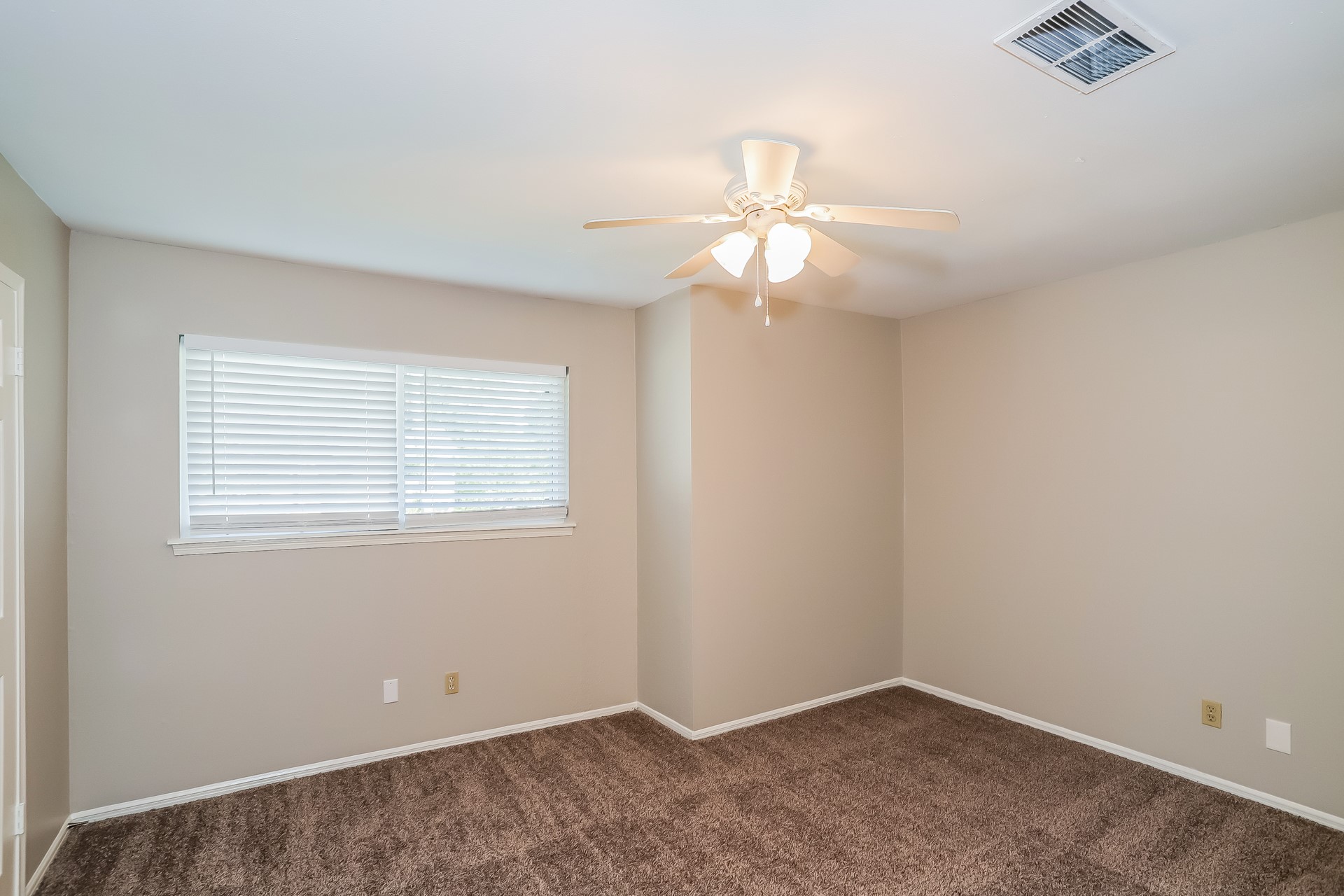 7902 Beaufort Drive Property Photo 10