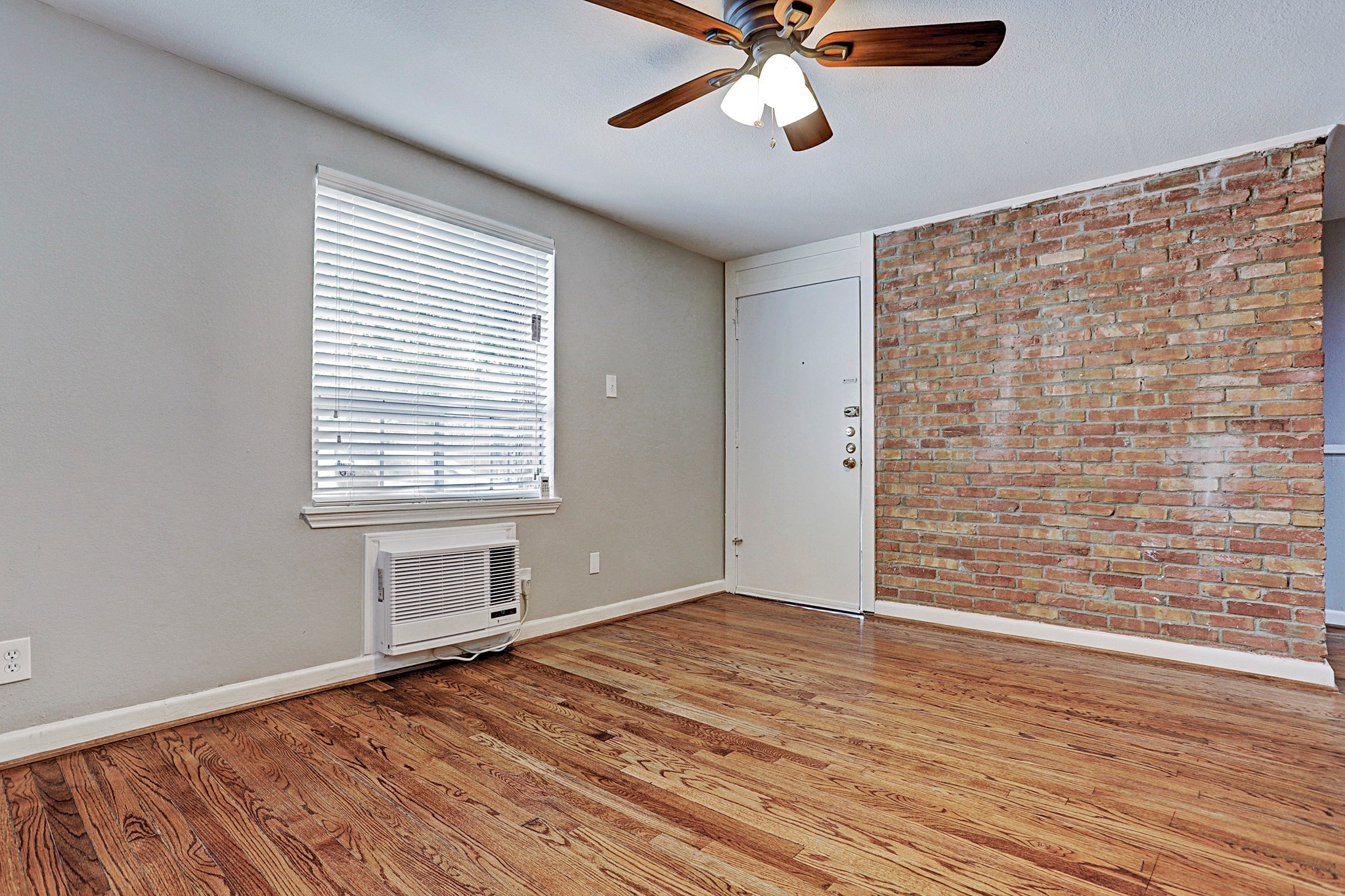 2148 Harold Street 2 Property Photo 6