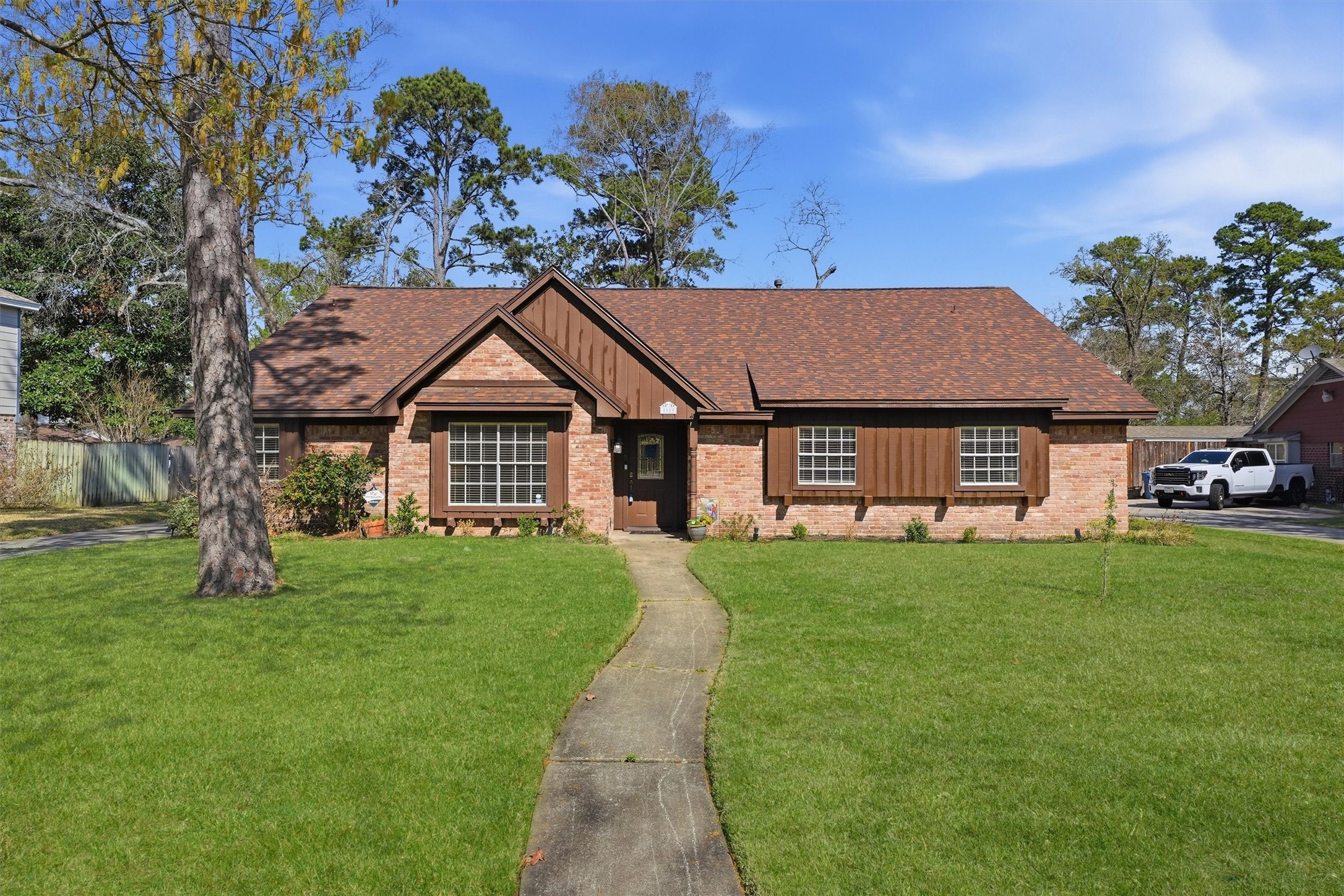 1119 Woodfield Lane Property Photo 1