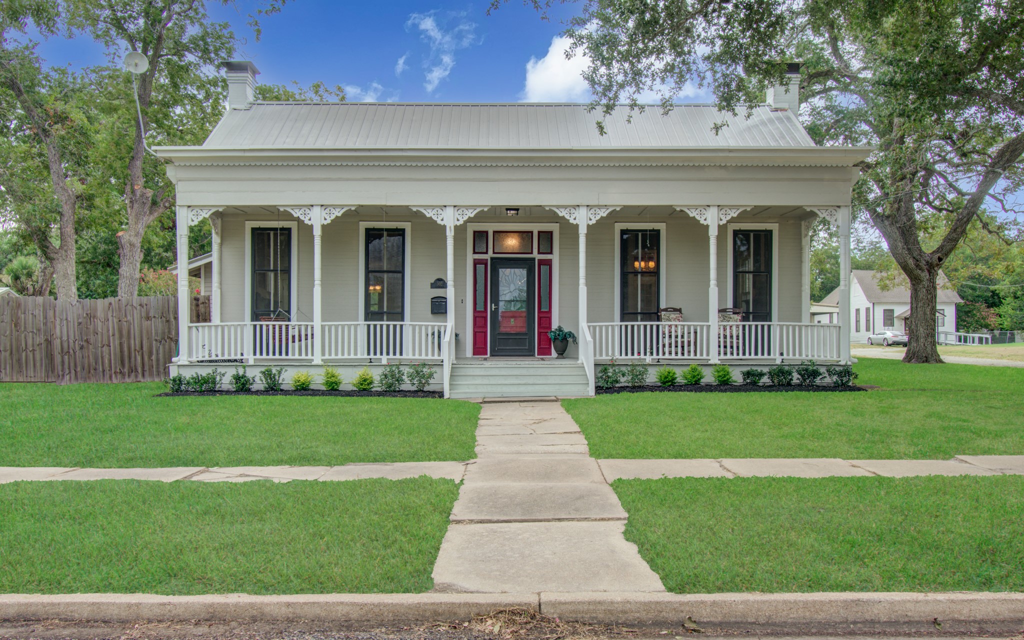 502 S College Street Property Photo 1