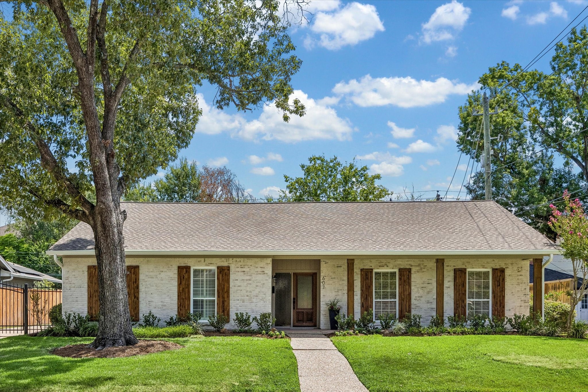 607 Blue Willow Drive Property Photo 1