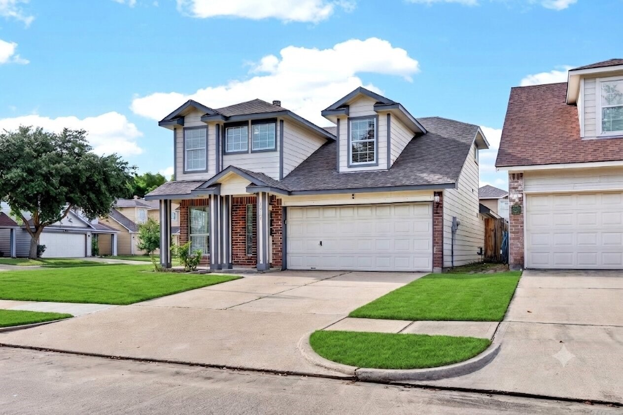 15014 Middle Oaks Boulevard Property Photo 3