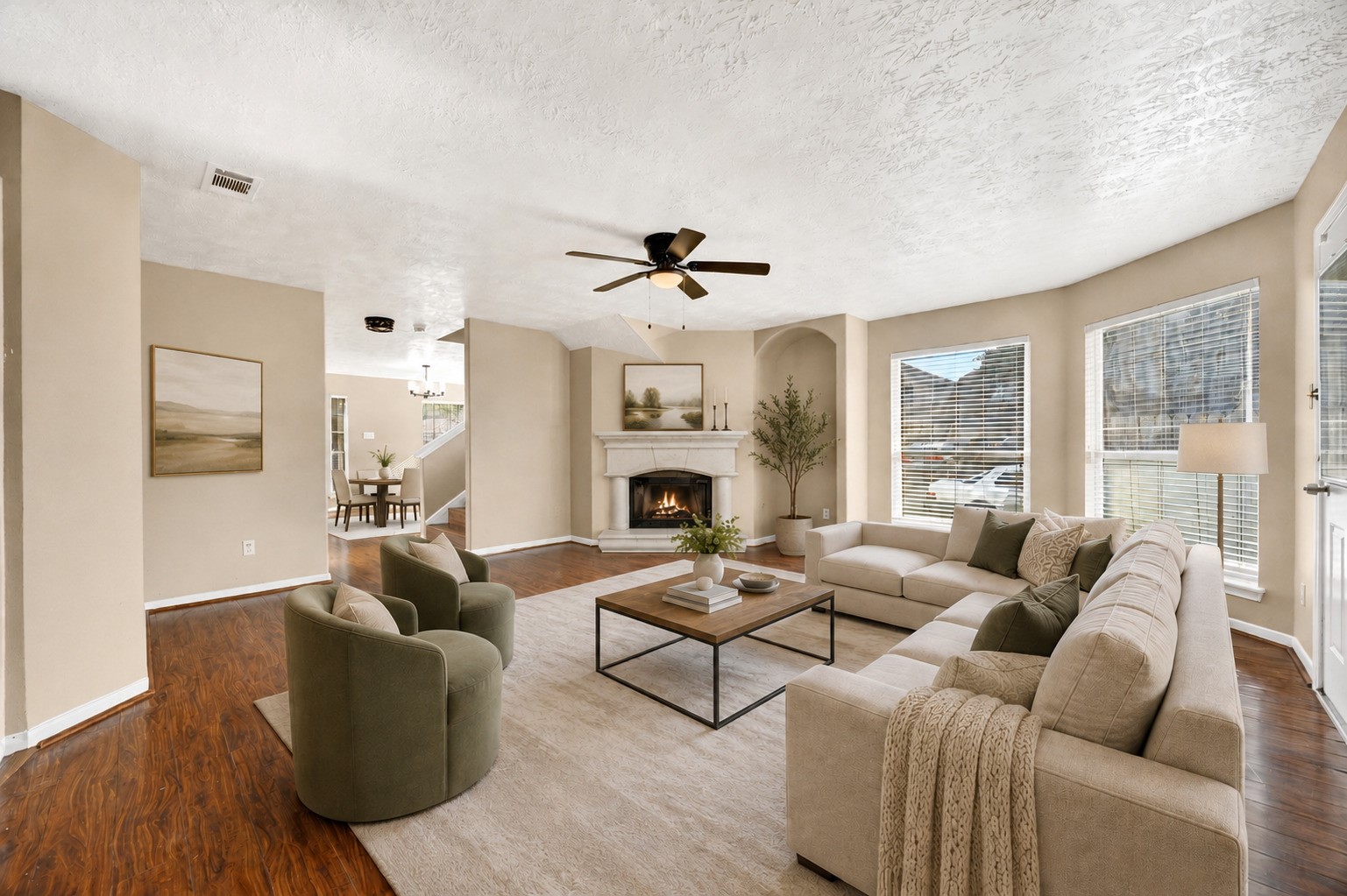 15014 Middle Oaks Boulevard Property Photo 8