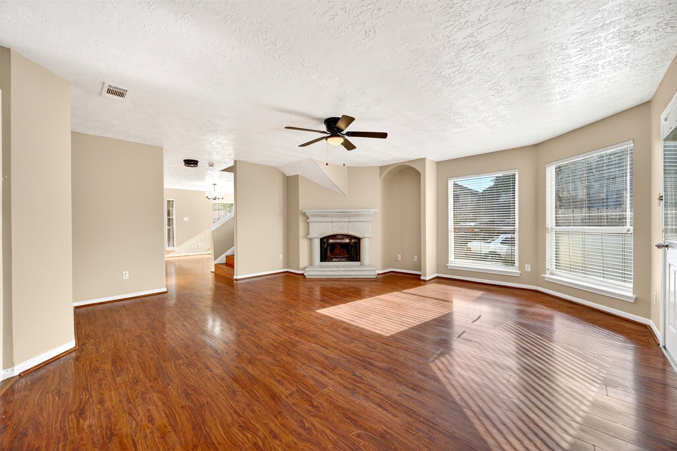15014 Middle Oaks Boulevard Property Photo 9