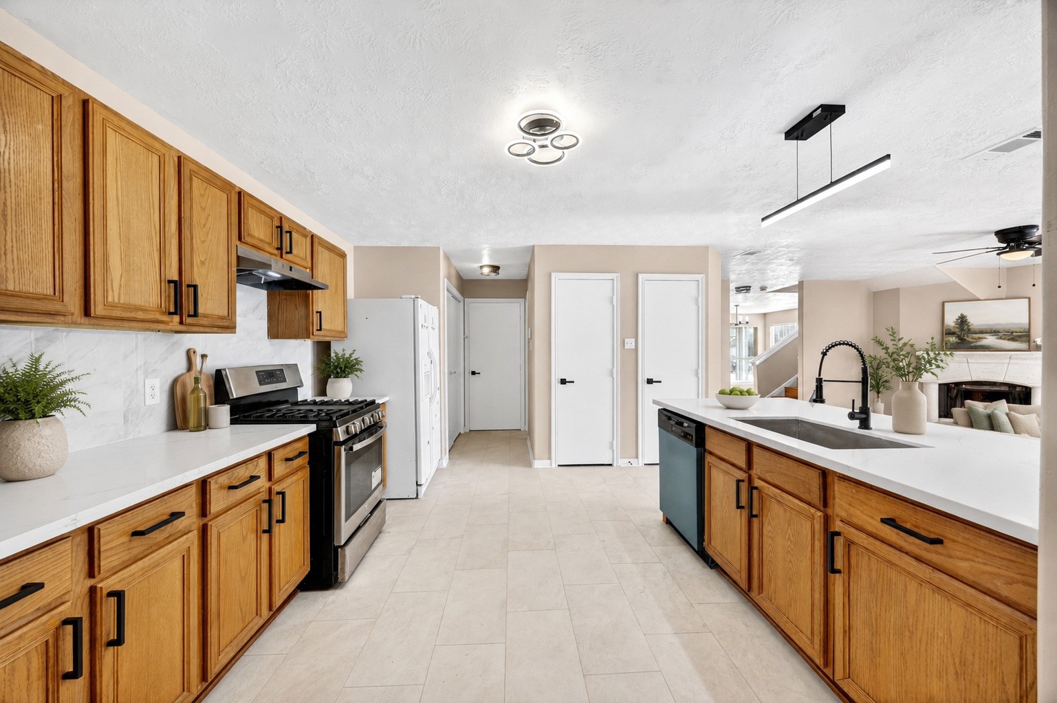 15014 Middle Oaks Boulevard Property Photo 14