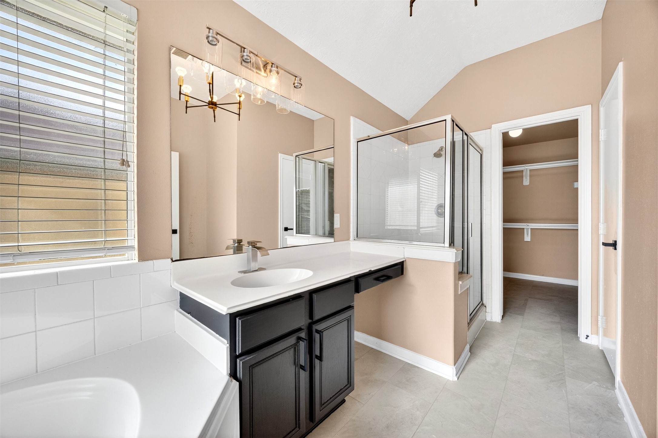 15014 Middle Oaks Boulevard Property Photo 24
