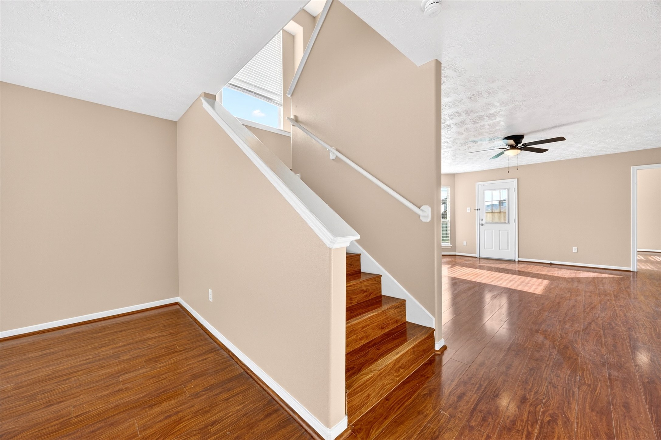 15014 Middle Oaks Boulevard Property Photo 26
