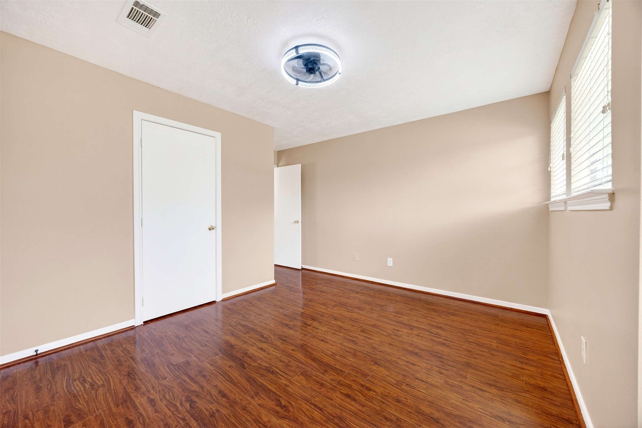 15014 Middle Oaks Boulevard Property Photo 30