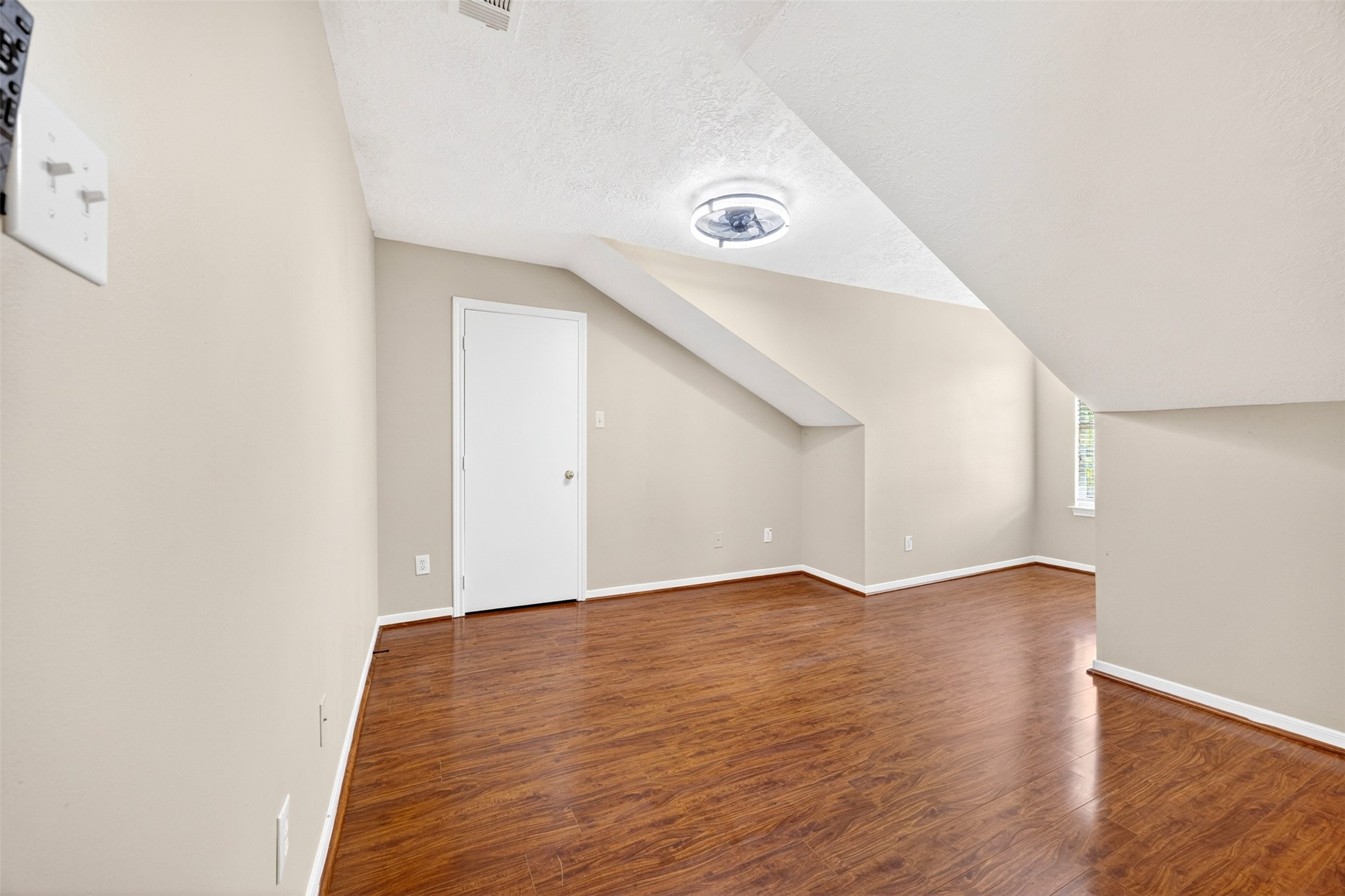 15014 Middle Oaks Boulevard Property Photo 32
