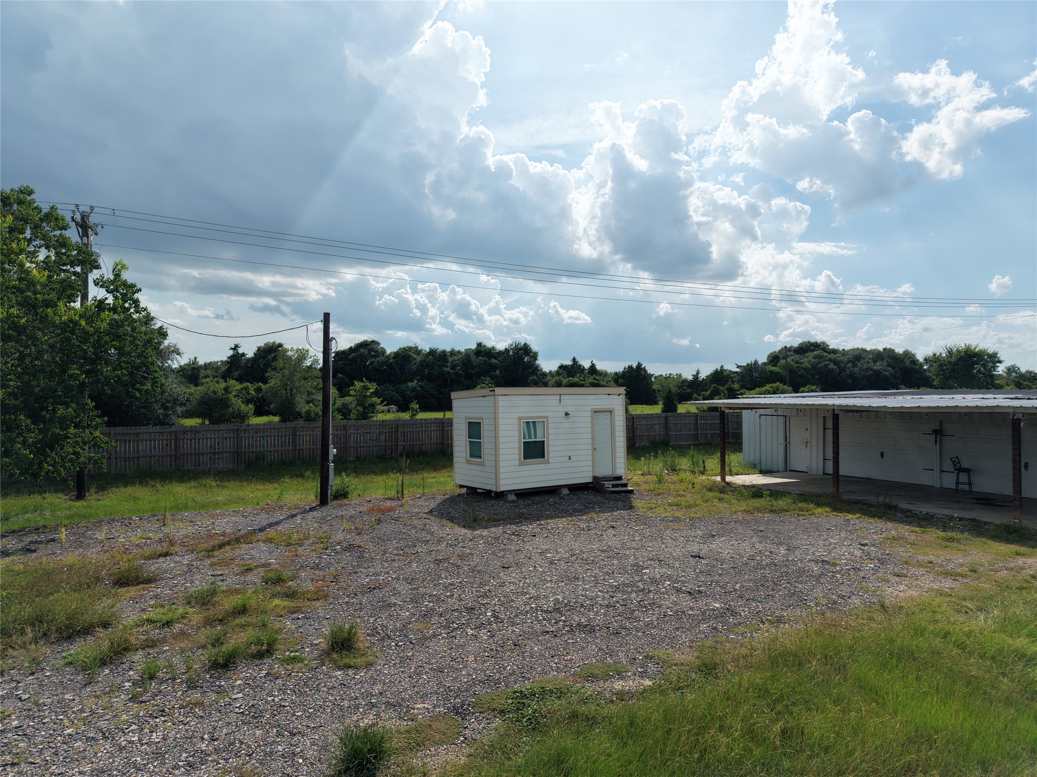 547 W Navigation Street Property Photo 4