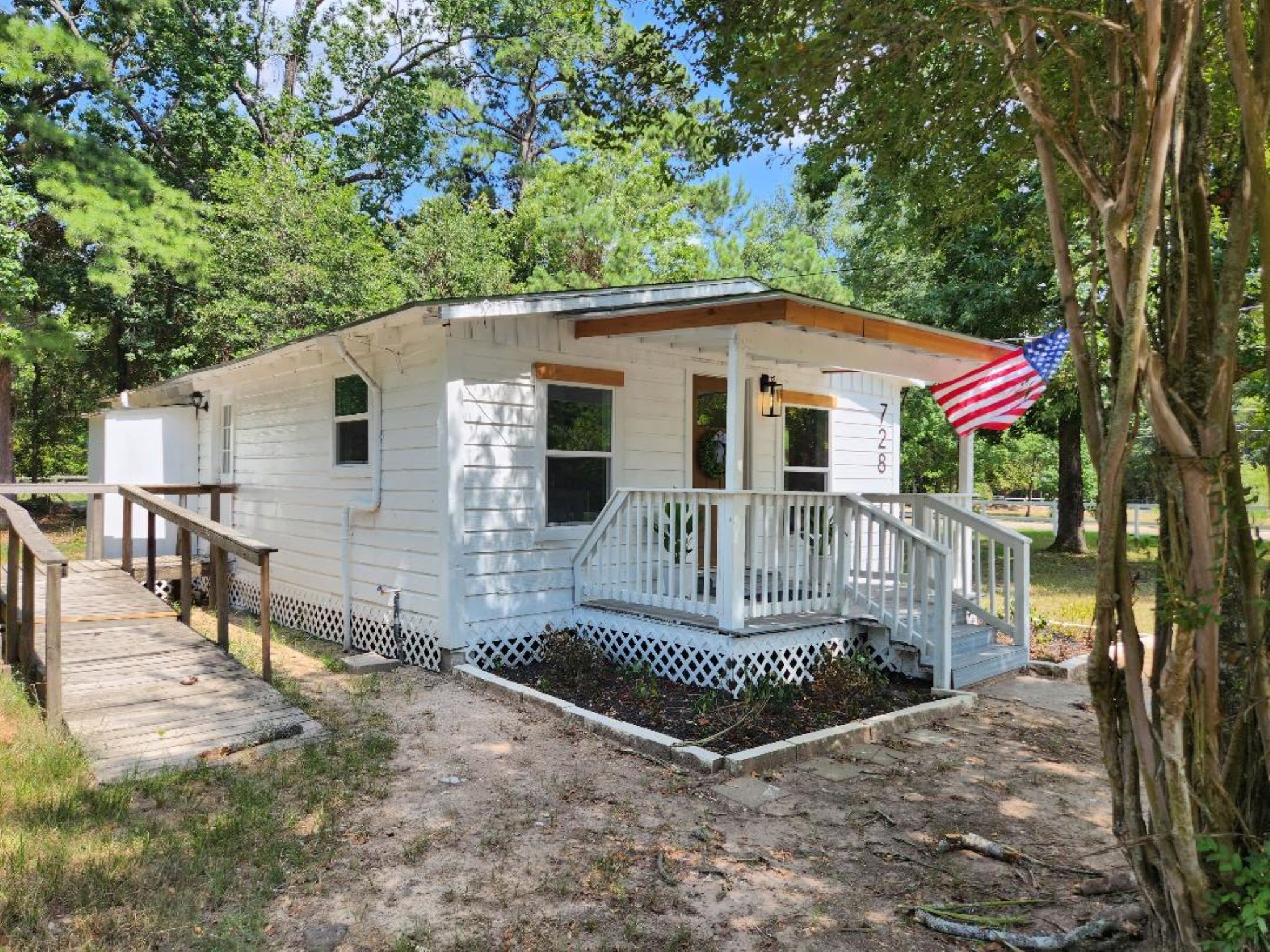 728 Hudson Road Property Photo 2