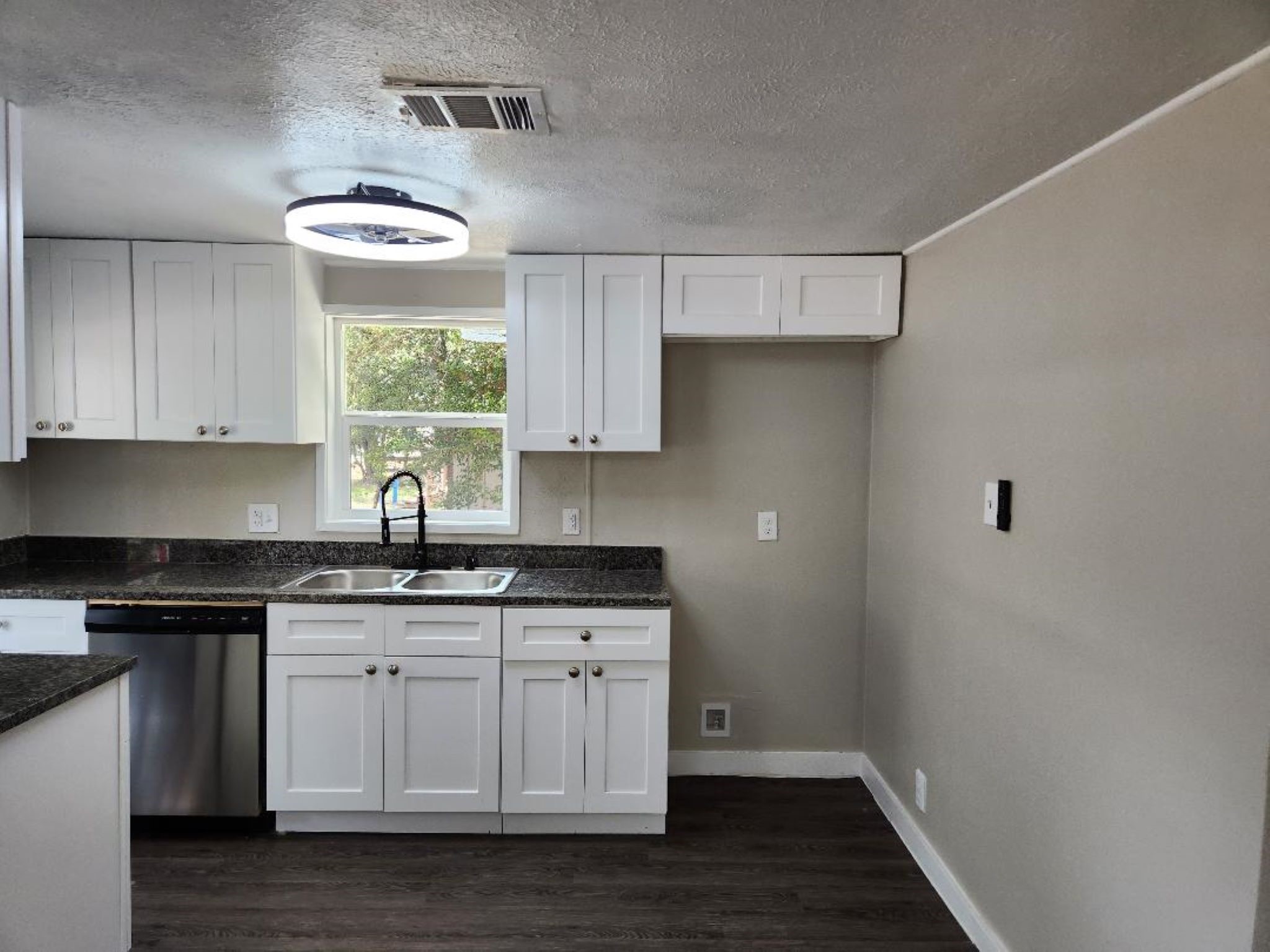 728 Hudson Road Property Photo 10