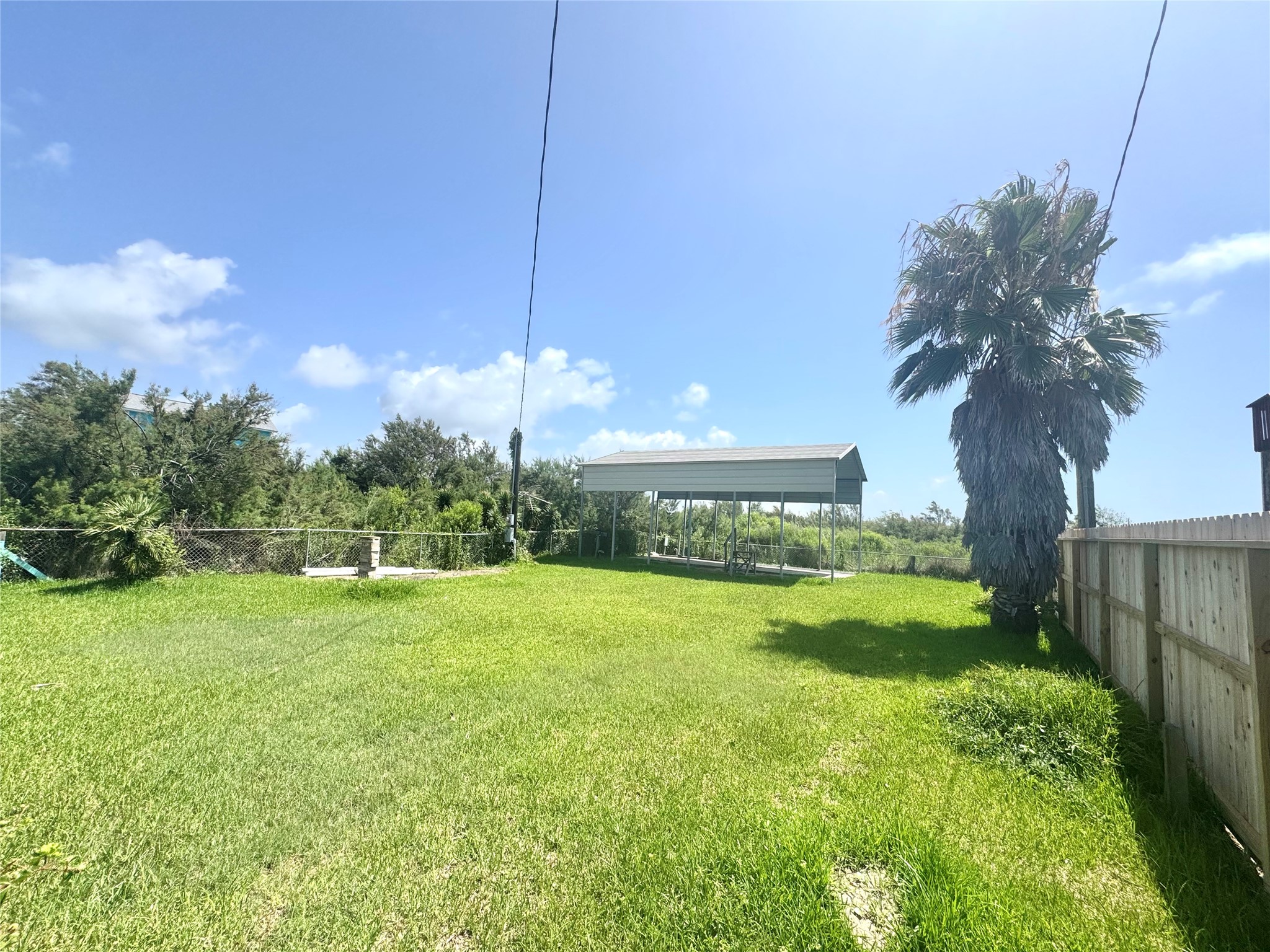 1048 Blacks Slip Property Photo 2