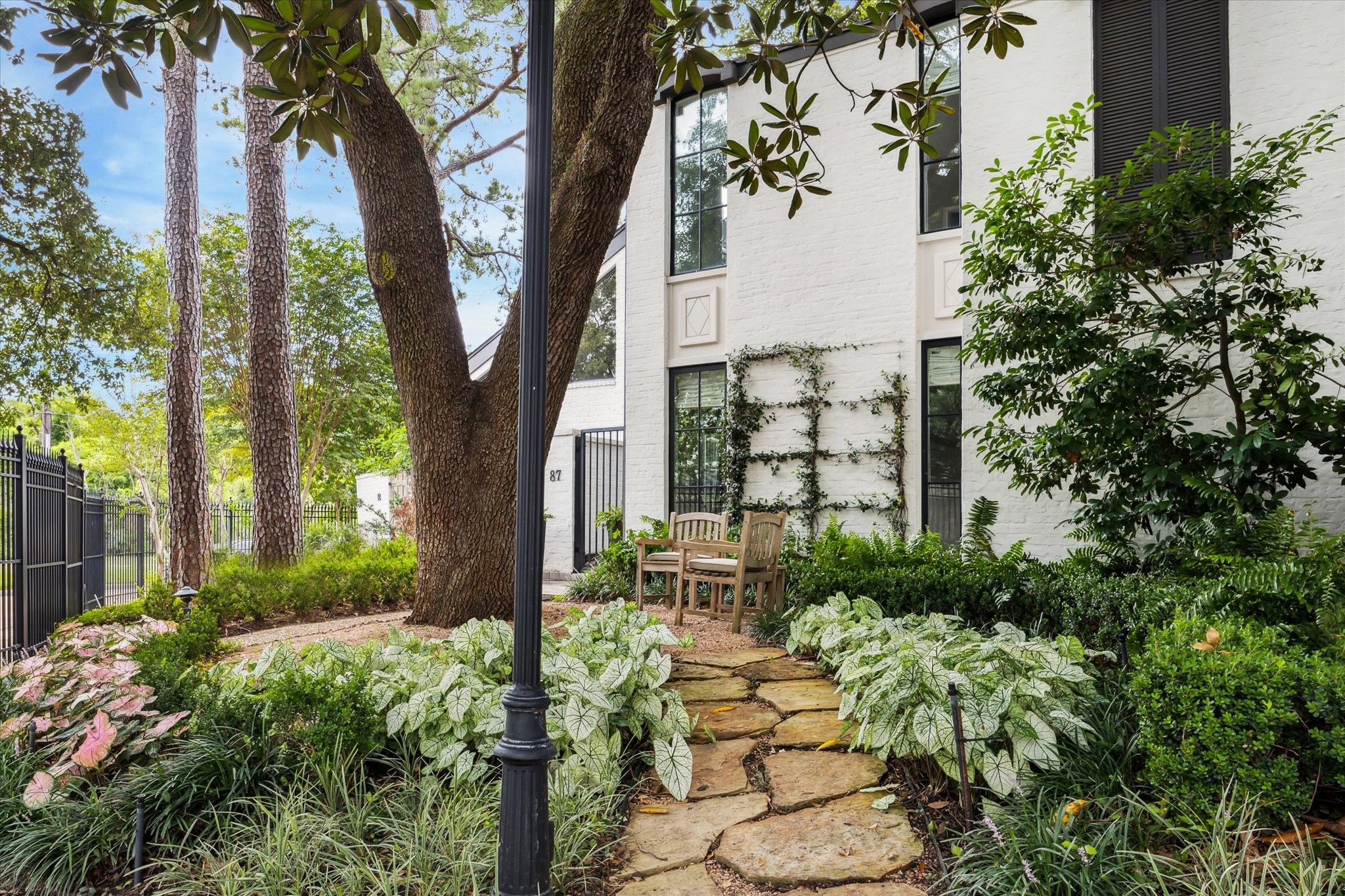 10 S Briar Hollow Lane 87 Property Photo 1