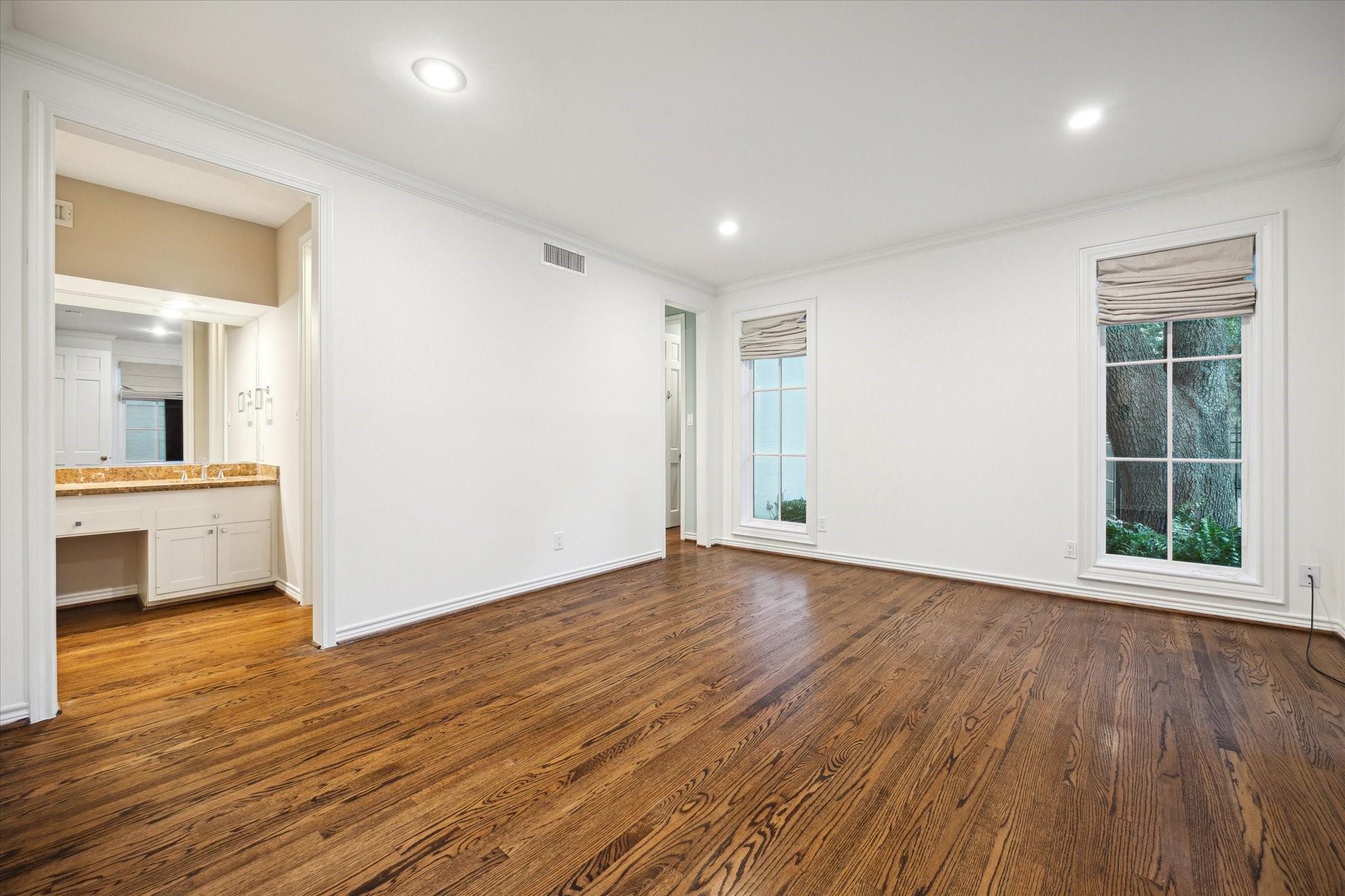 10 S Briar Hollow Lane 87 Property Photo 3