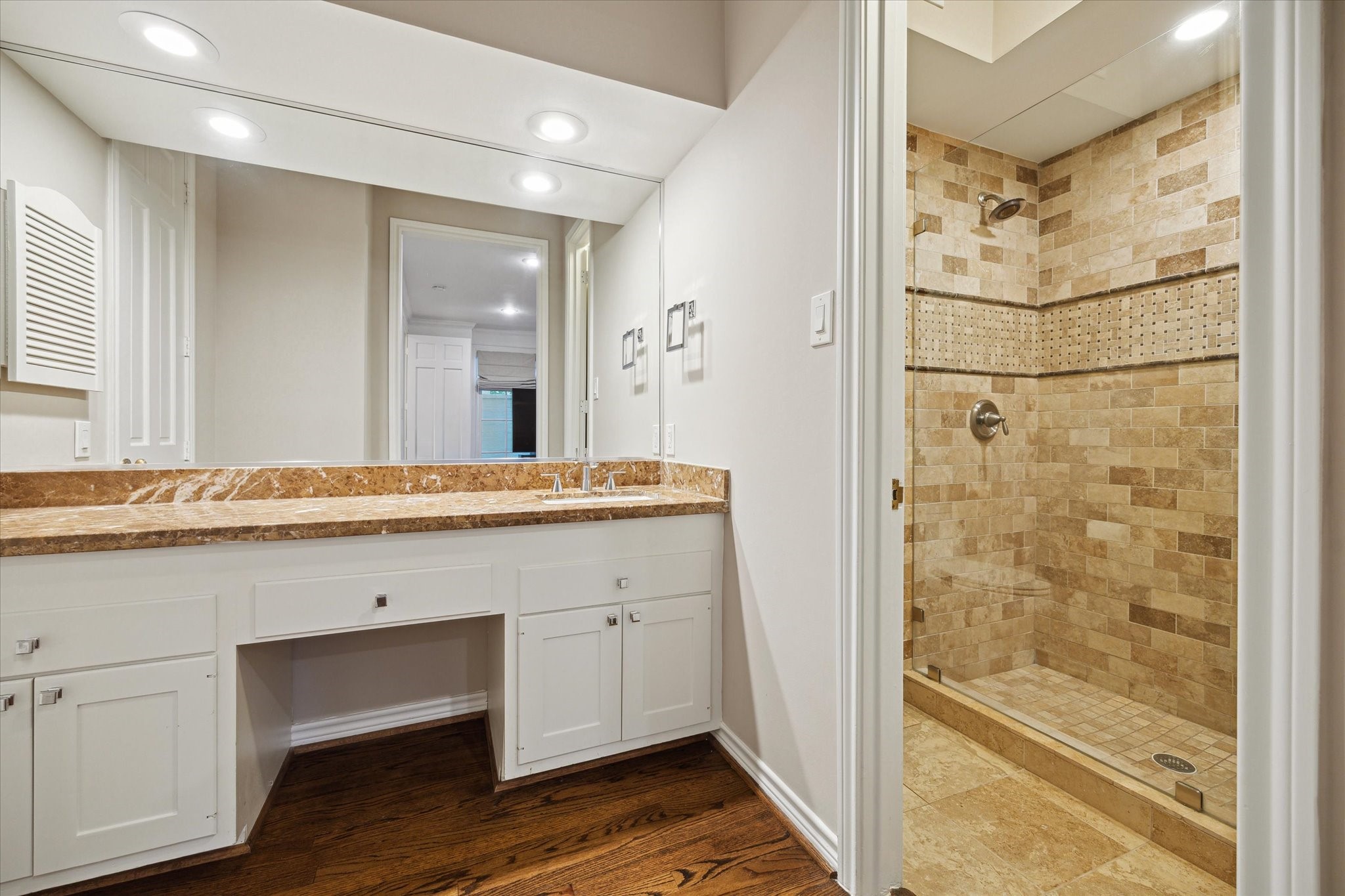 10 S Briar Hollow Lane 87 Property Photo 4