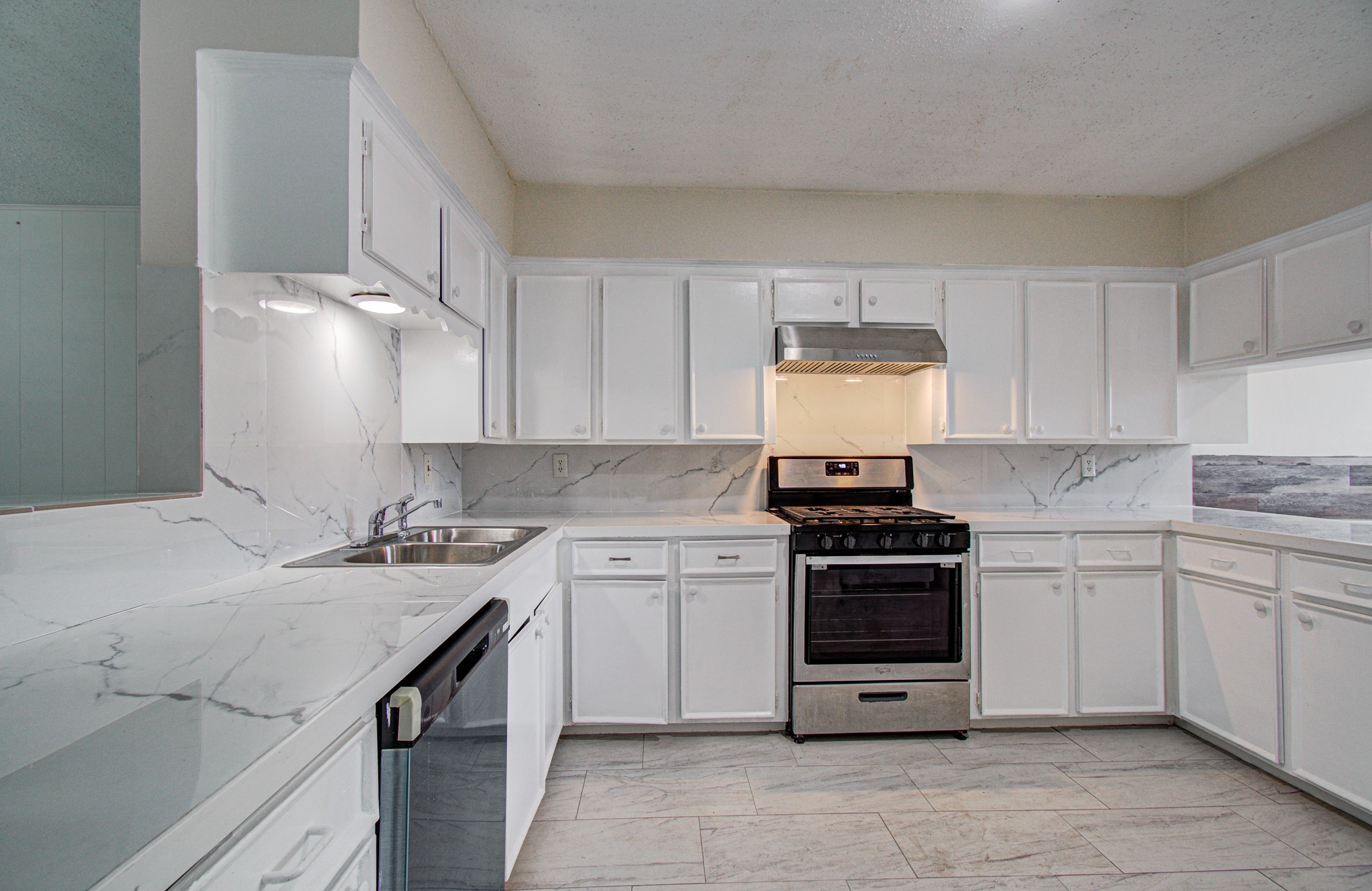 8820 Bissonnet Street Property Photo 2