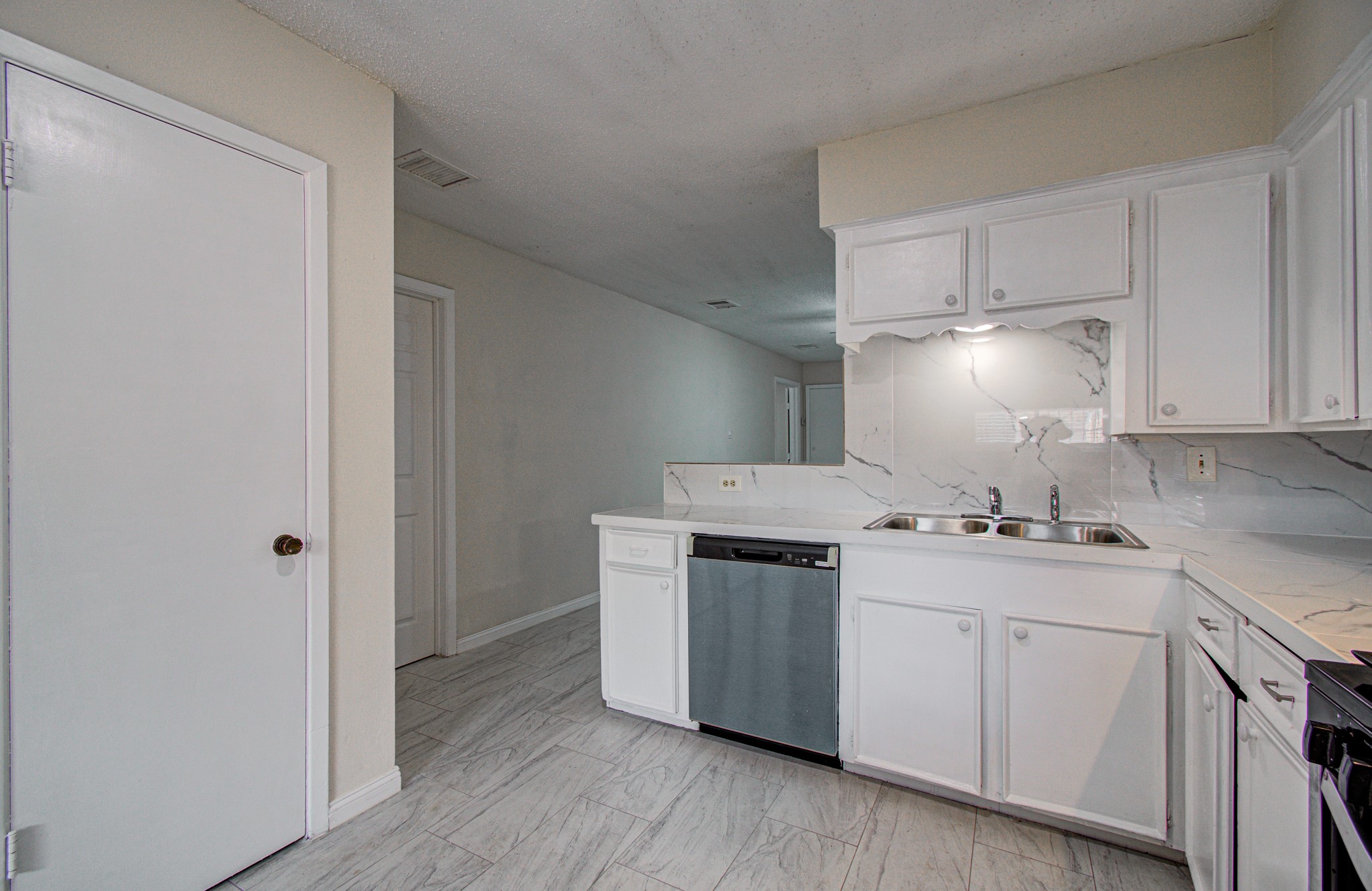 8820 Bissonnet Street Property Photo 3