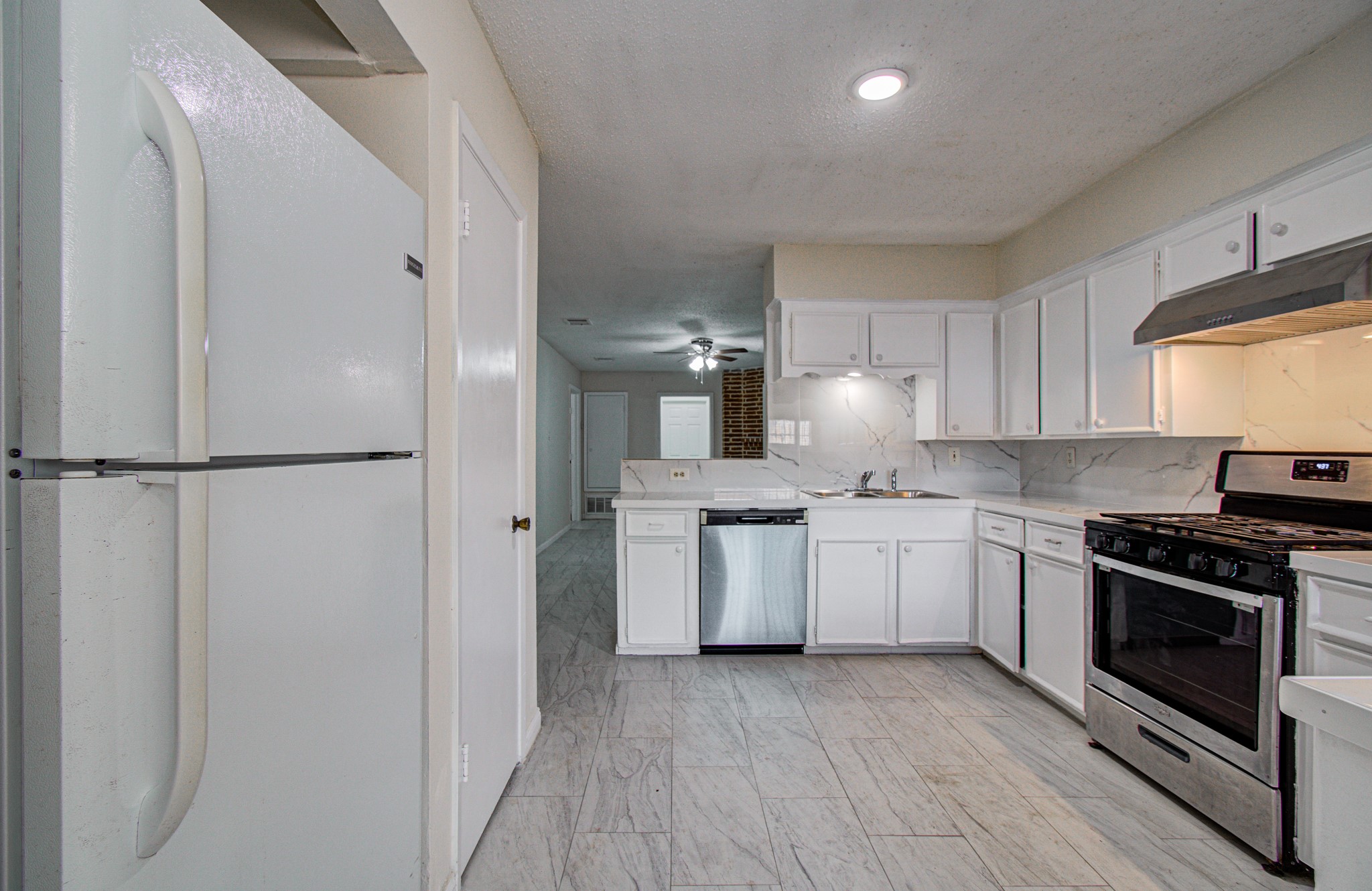 8820 Bissonnet Street Property Photo 4