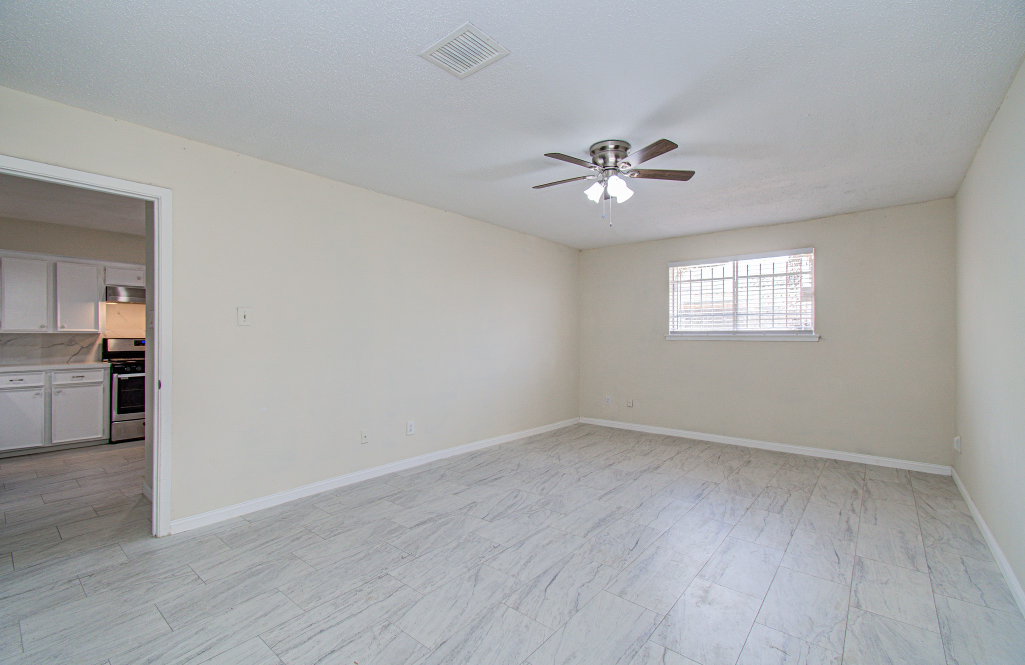 8820 Bissonnet Street Property Photo 10