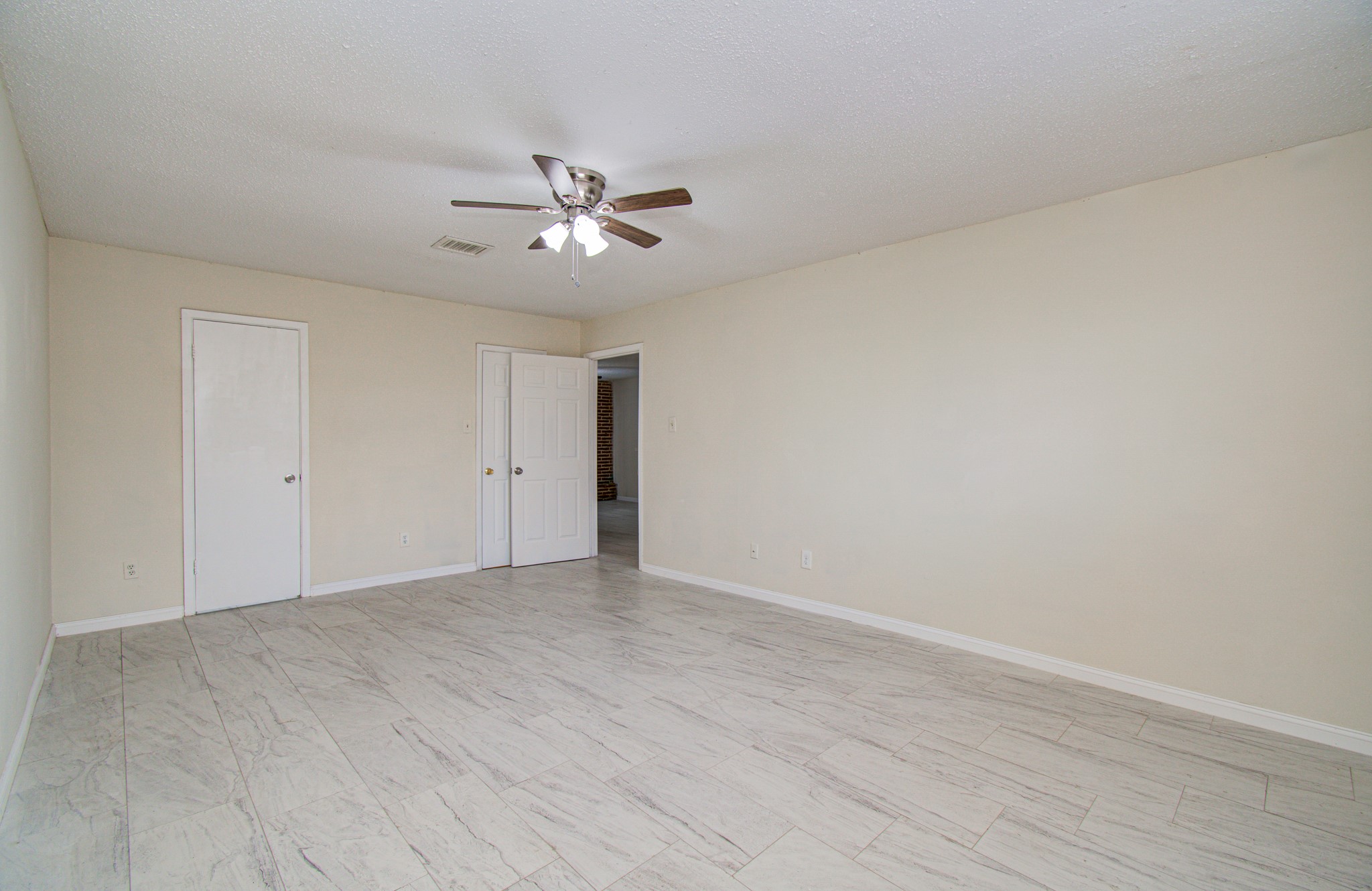 8820 Bissonnet Street Property Photo 11