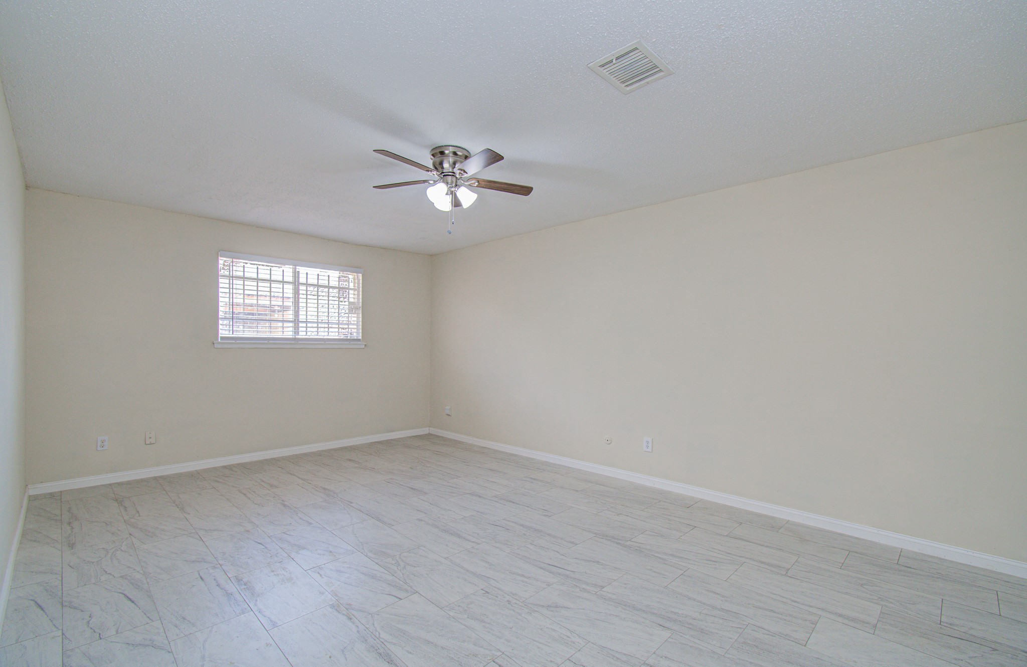 8820 Bissonnet Street Property Photo 12