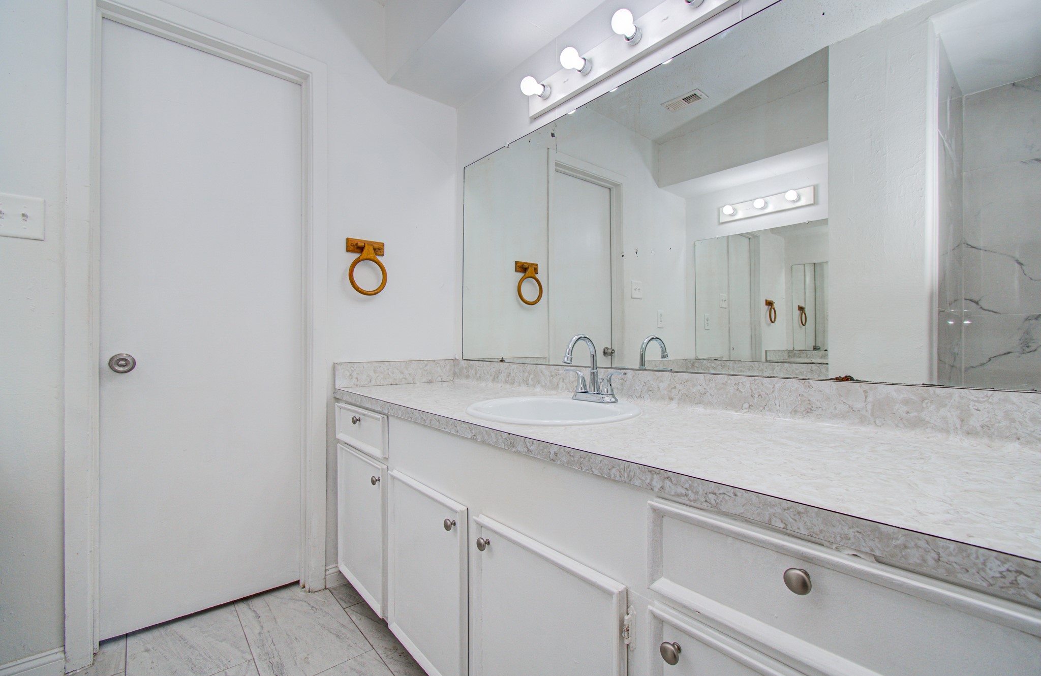 8820 Bissonnet Street Property Photo 15