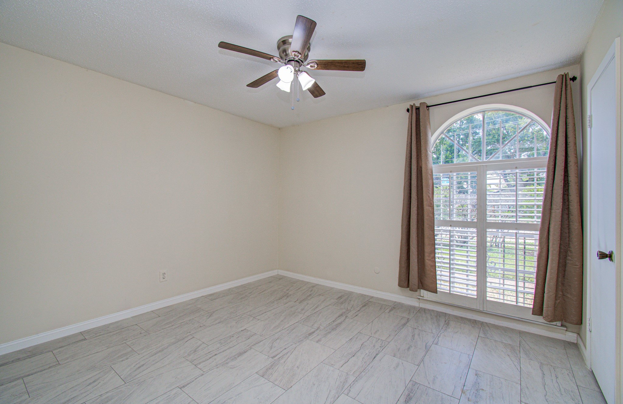 8820 Bissonnet Street Property Photo 23