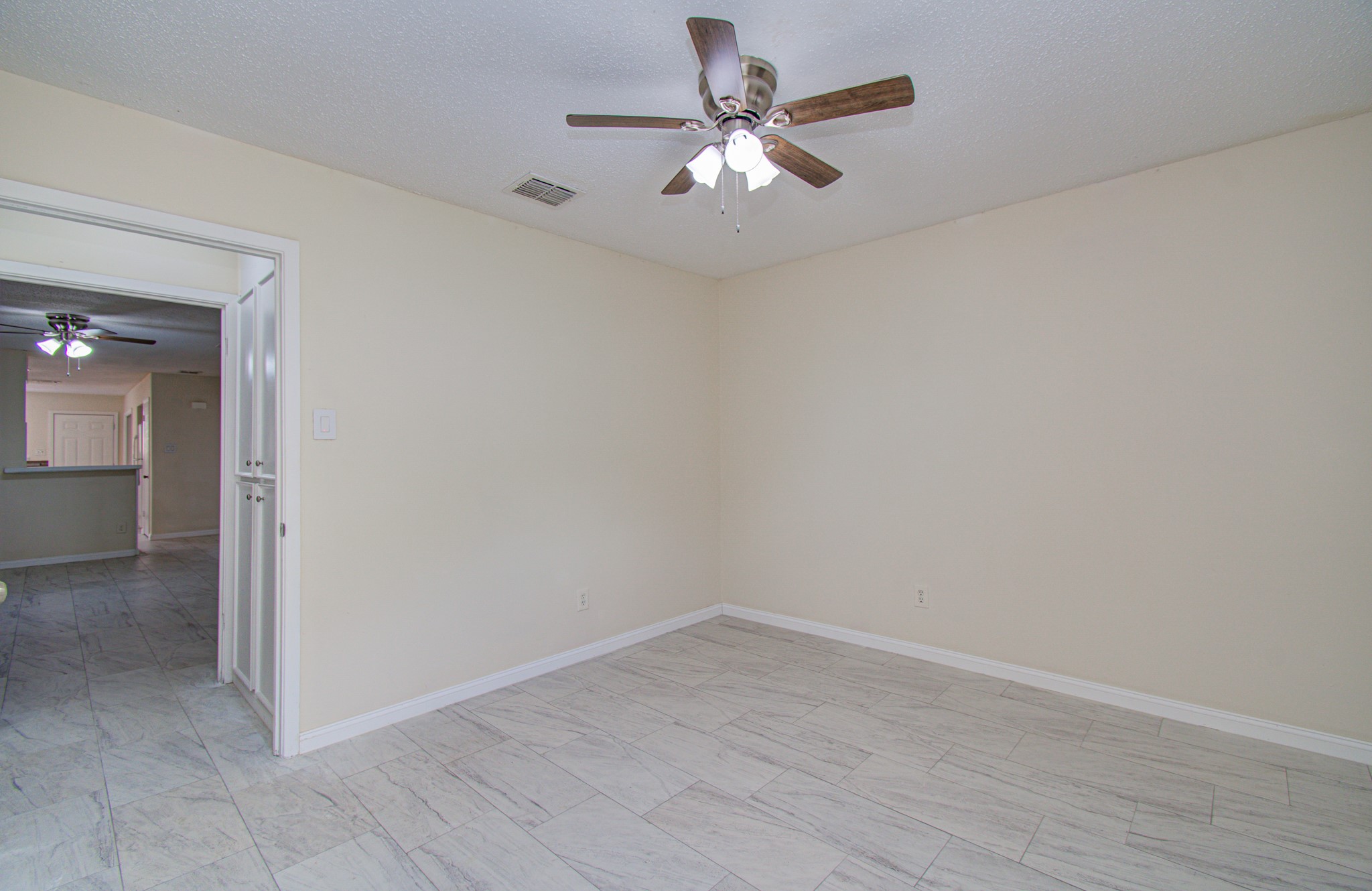 8820 Bissonnet Street Property Photo 24