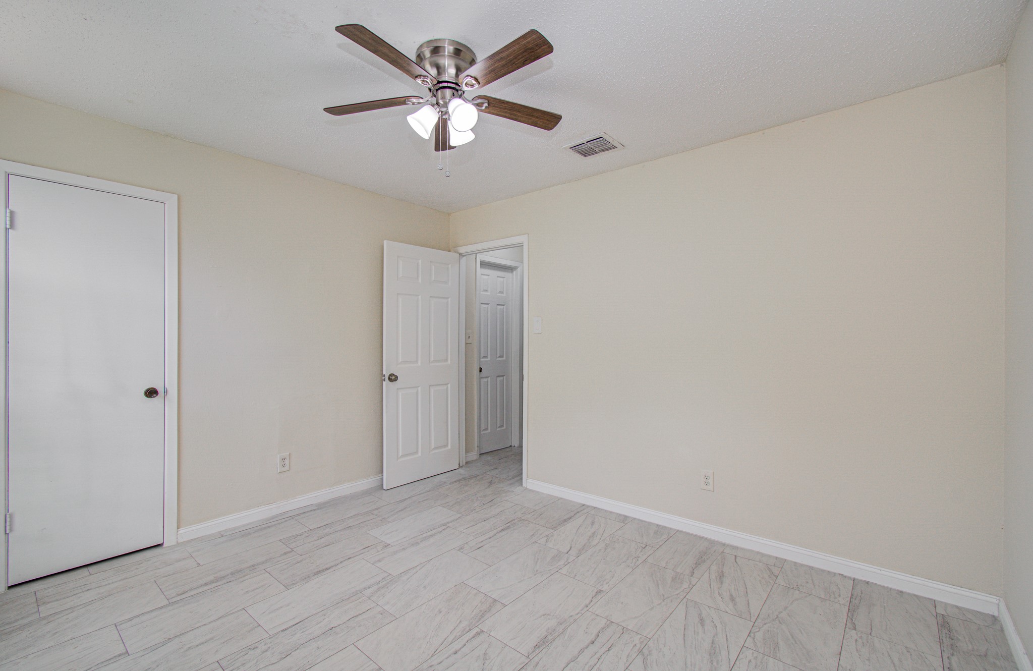 8820 Bissonnet Street Property Photo 25