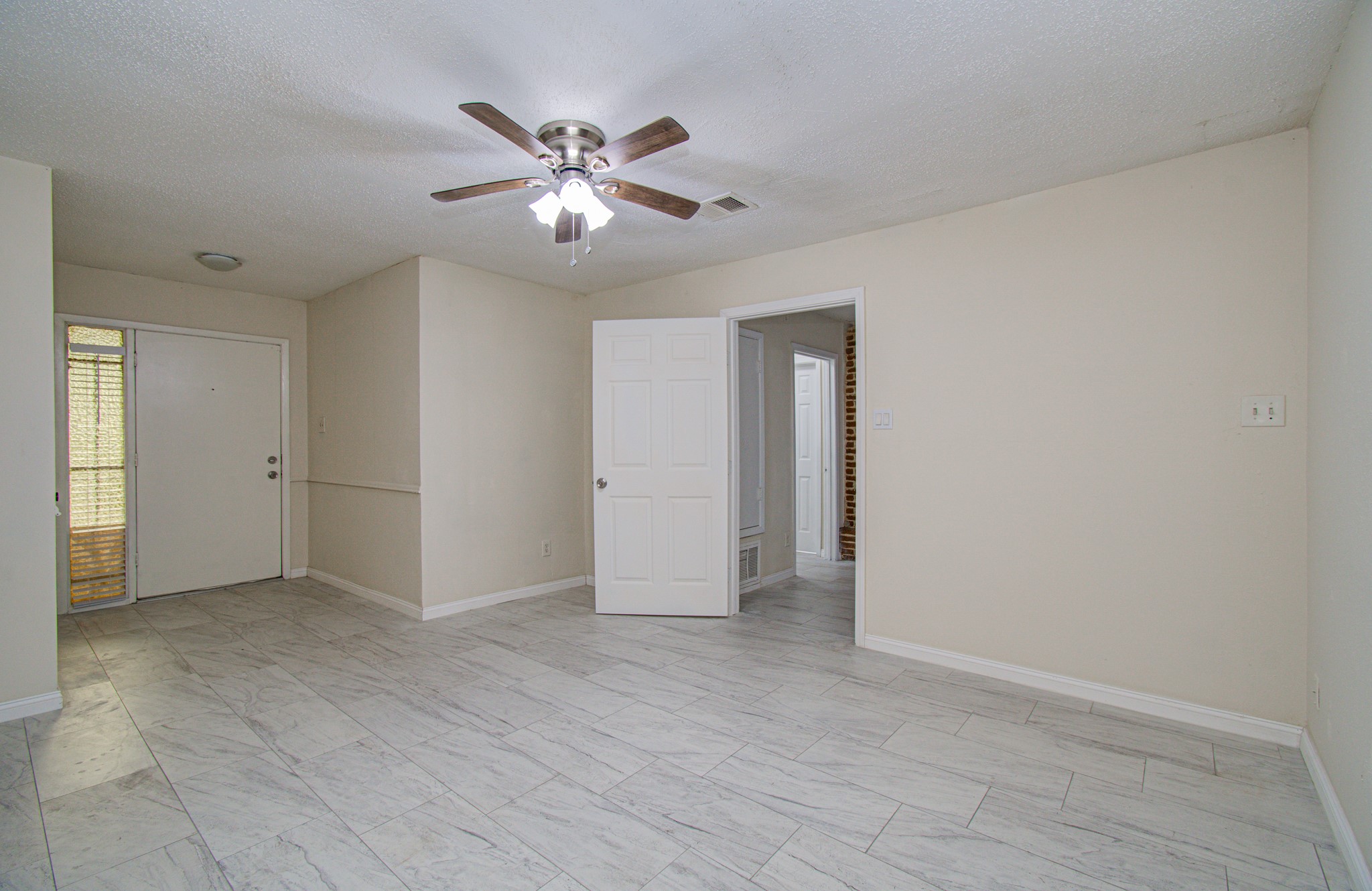 8820 Bissonnet Street Property Photo 26