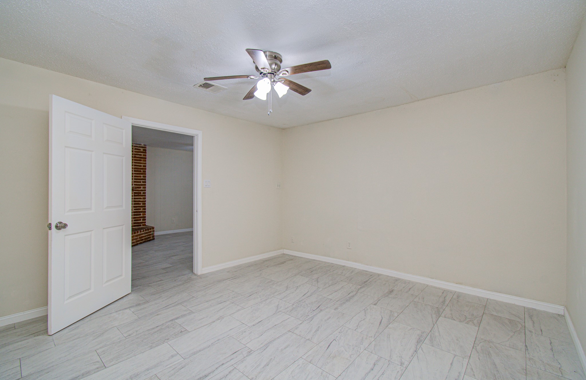 8820 Bissonnet Street Property Photo 27