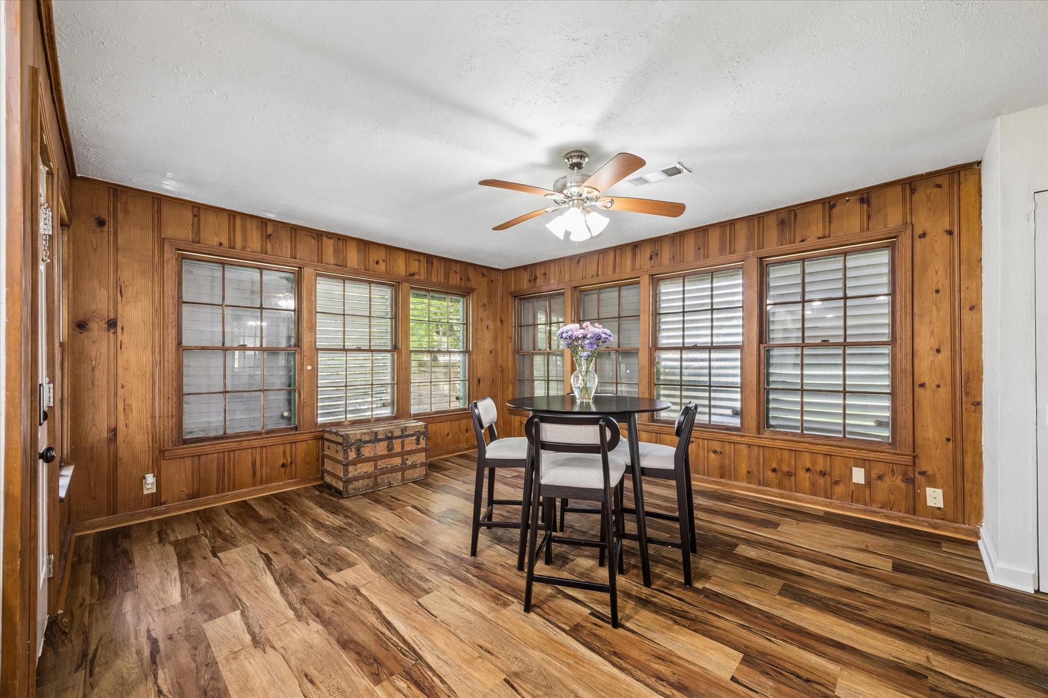 2423 Meadow Lane Property Photo 6
