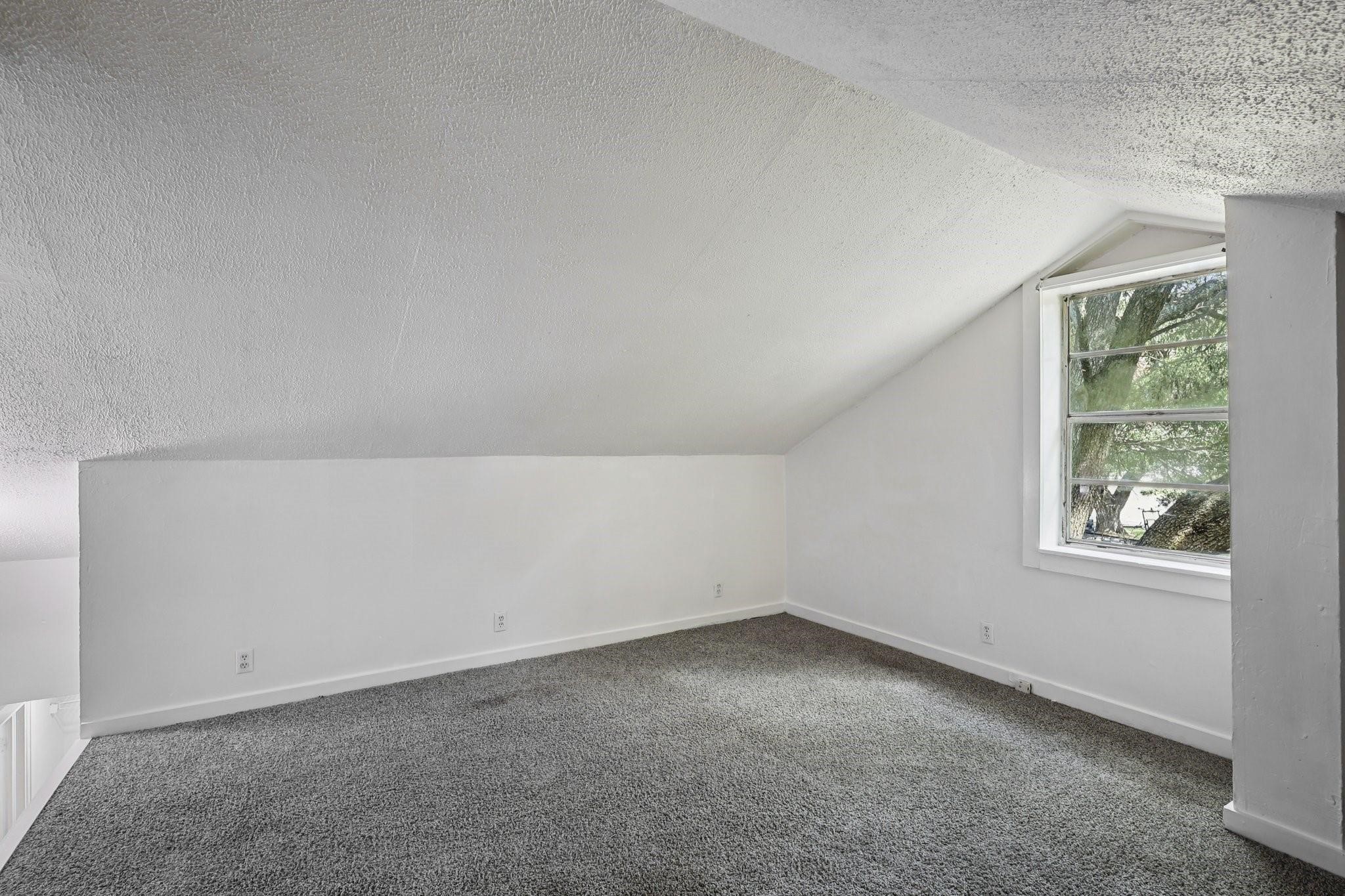 2423 Meadow Lane Property Photo 11