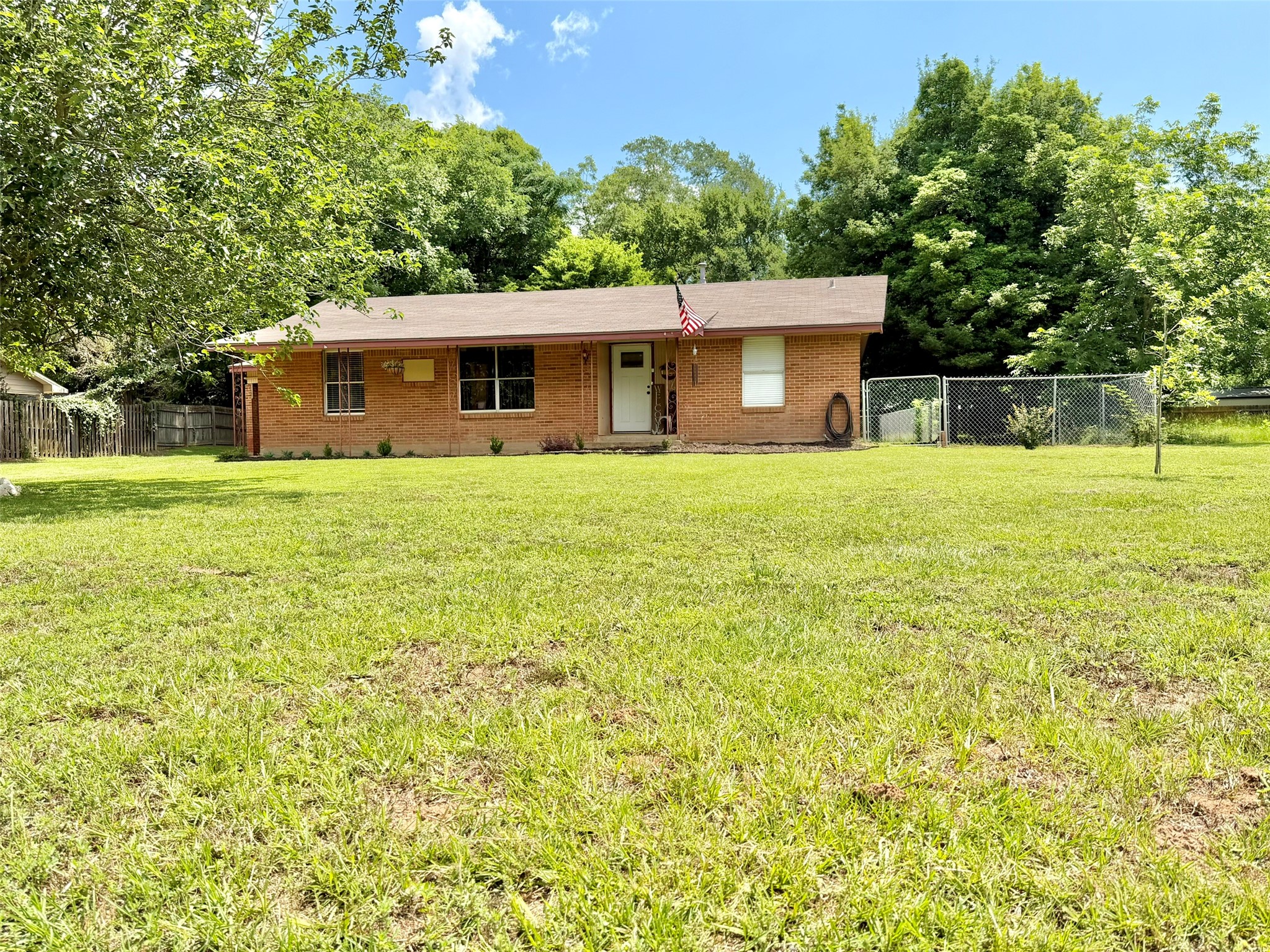 412 Selkirk Street Property Photo 1