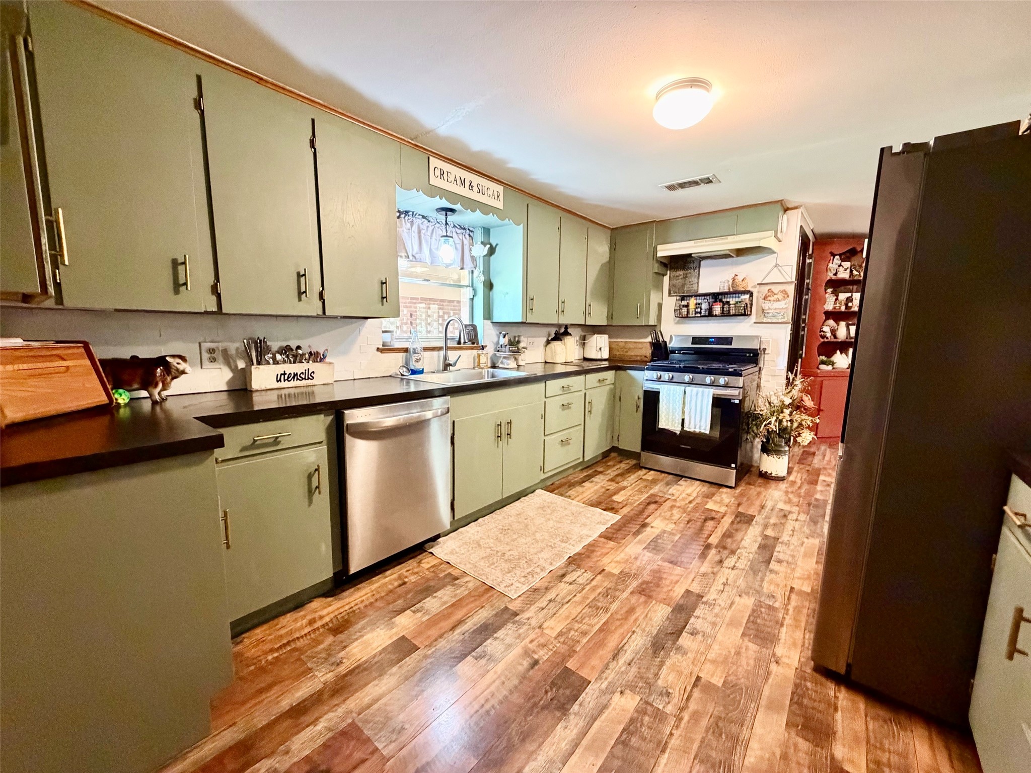 412 Selkirk Street Property Photo 8